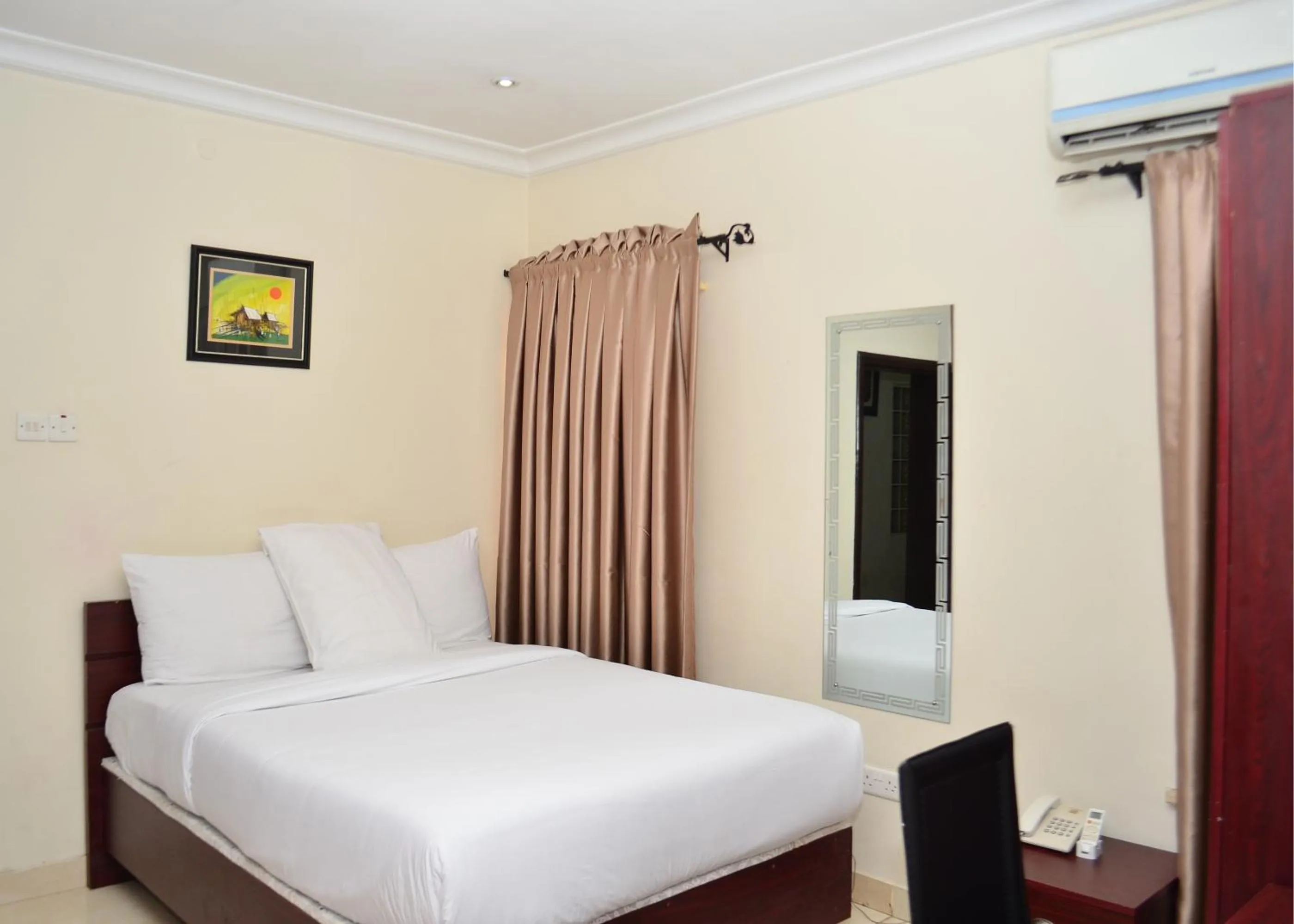 Bedroom, Bed in De Rigg Place - Alaka Estate, Surulere