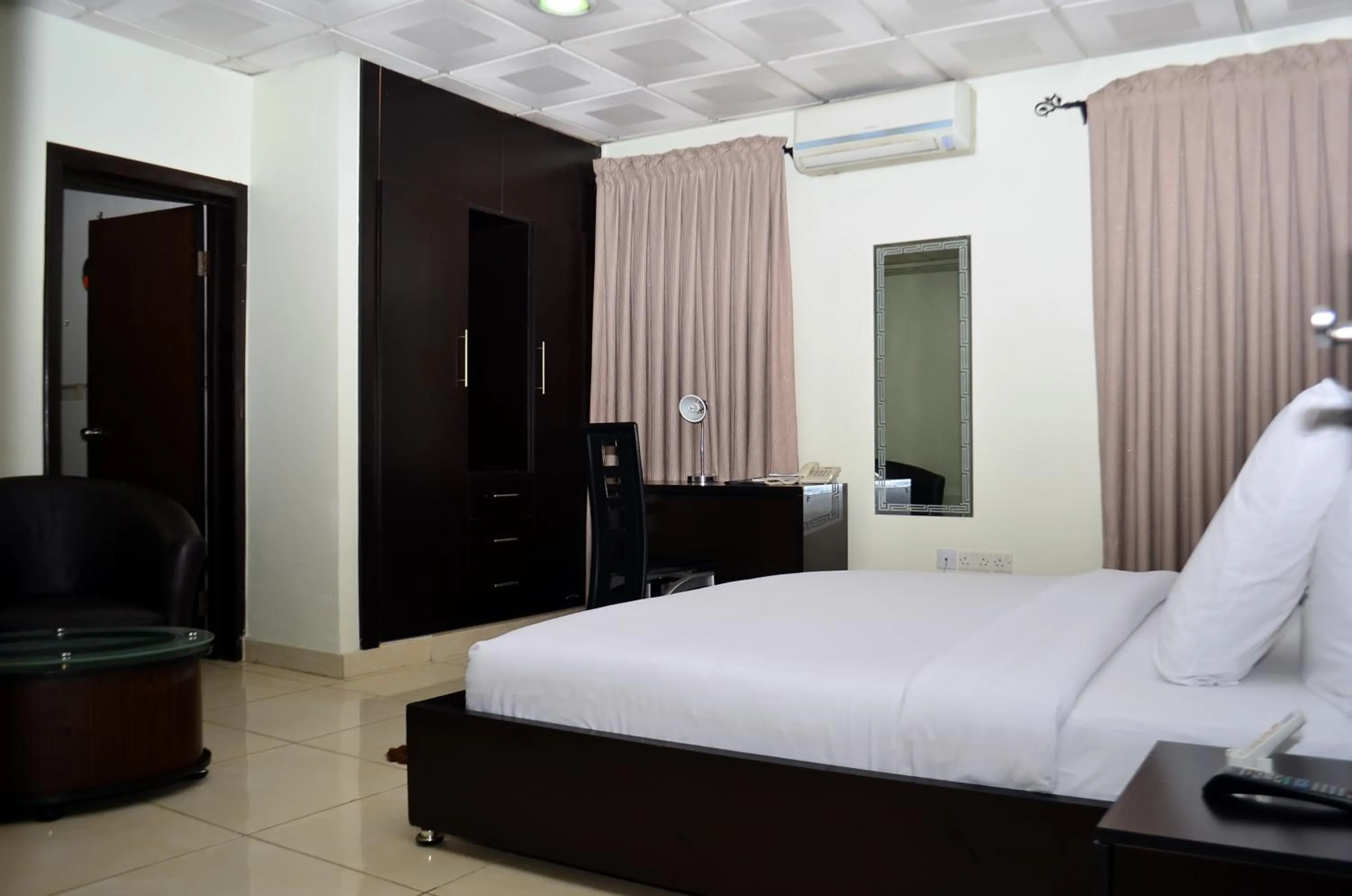 Photo of the whole room, Bed in De Rigg Place - Alaka Estate, Surulere