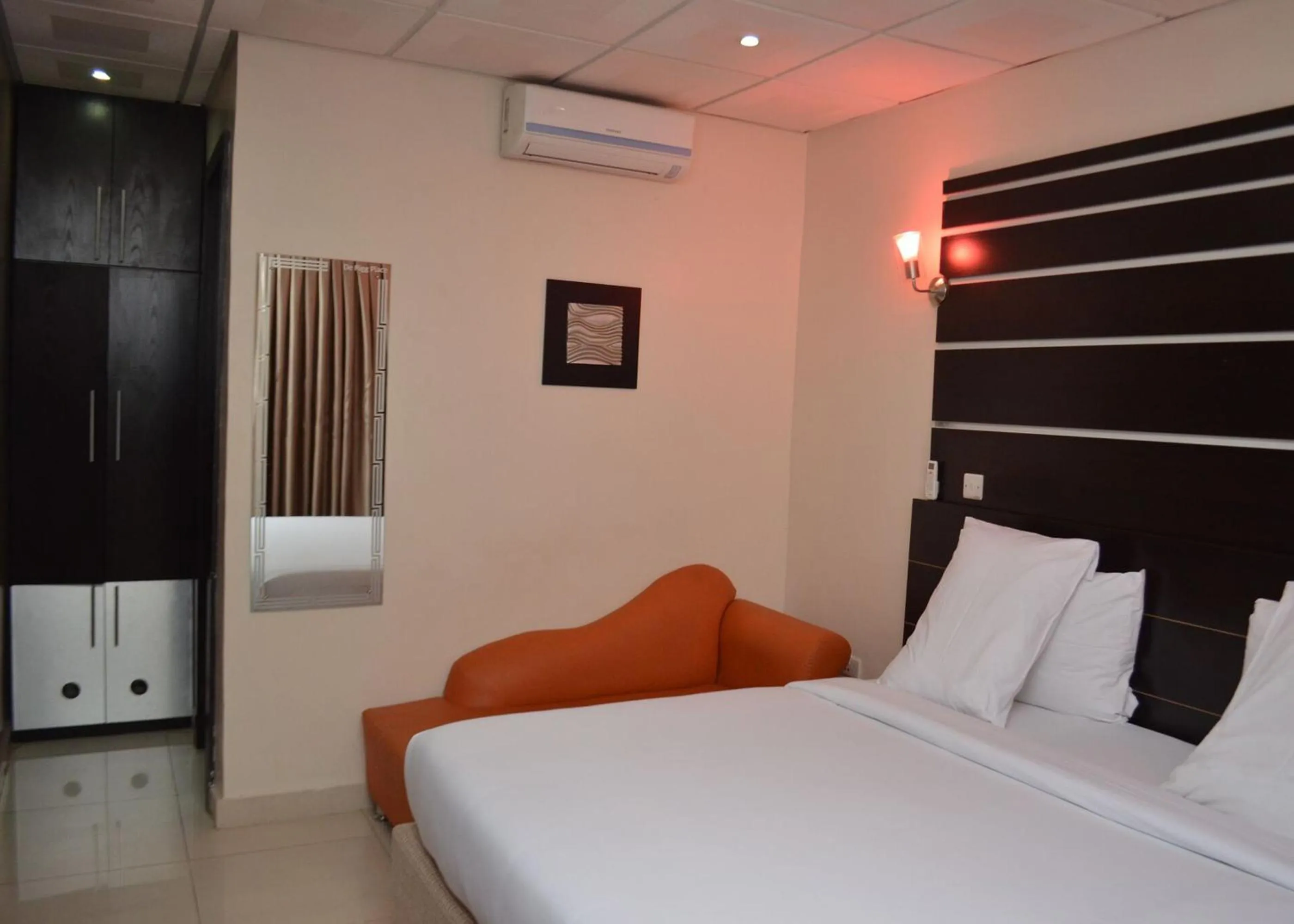 Bed in De Rigg Place - Alaka Estate, Surulere