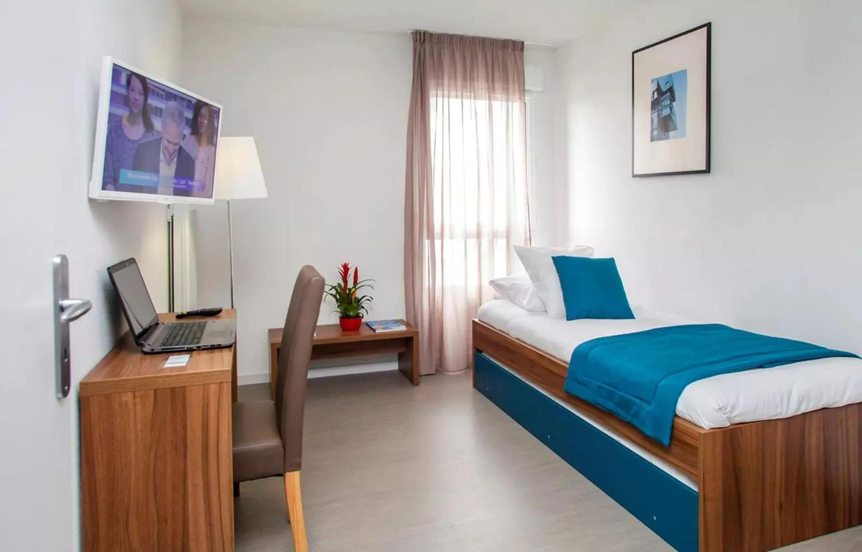 Bedroom, Bed in Appart'hôtel Odalys City - Orléans Centre