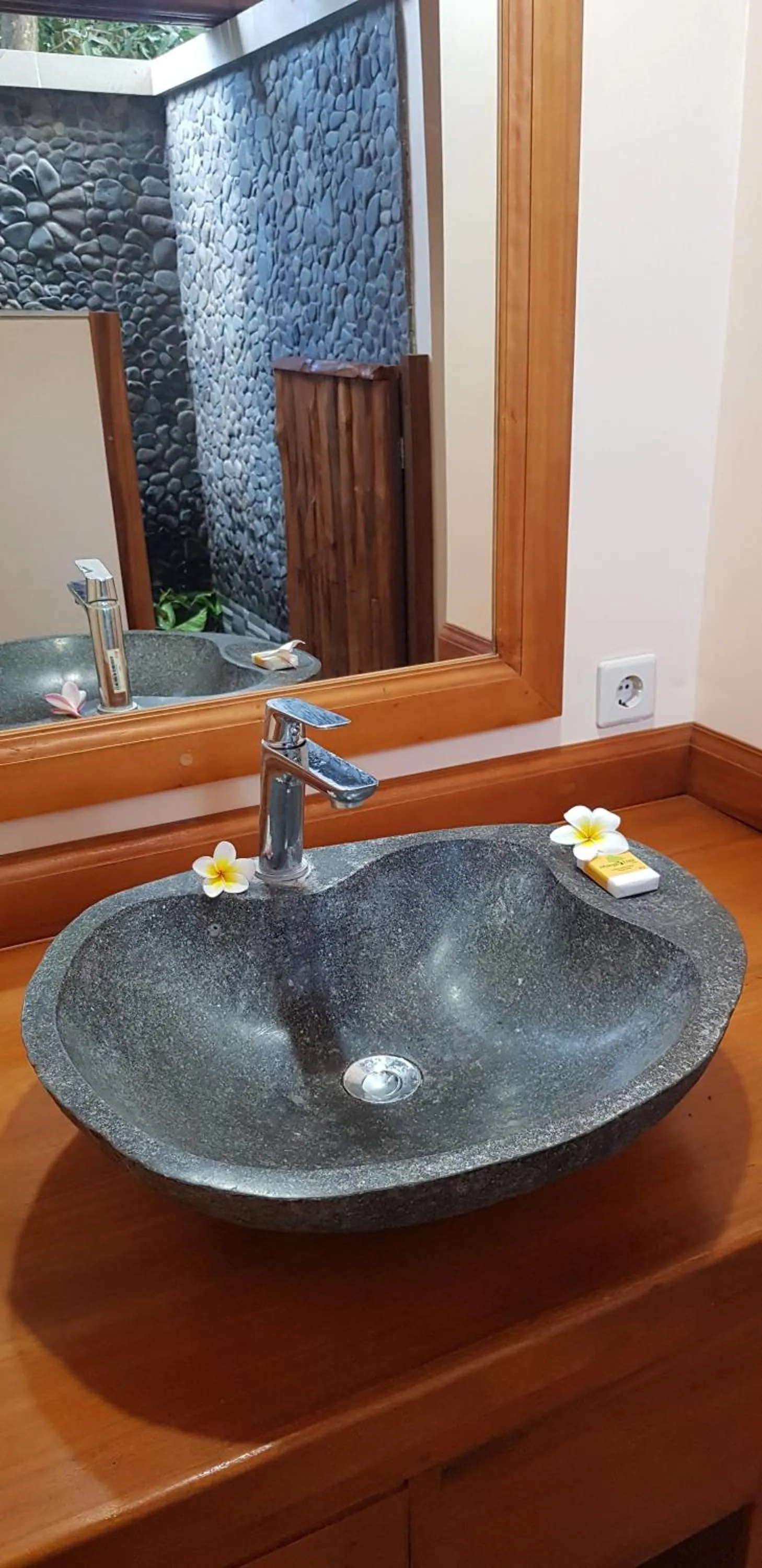 Bathroom in Mango Tree Inn