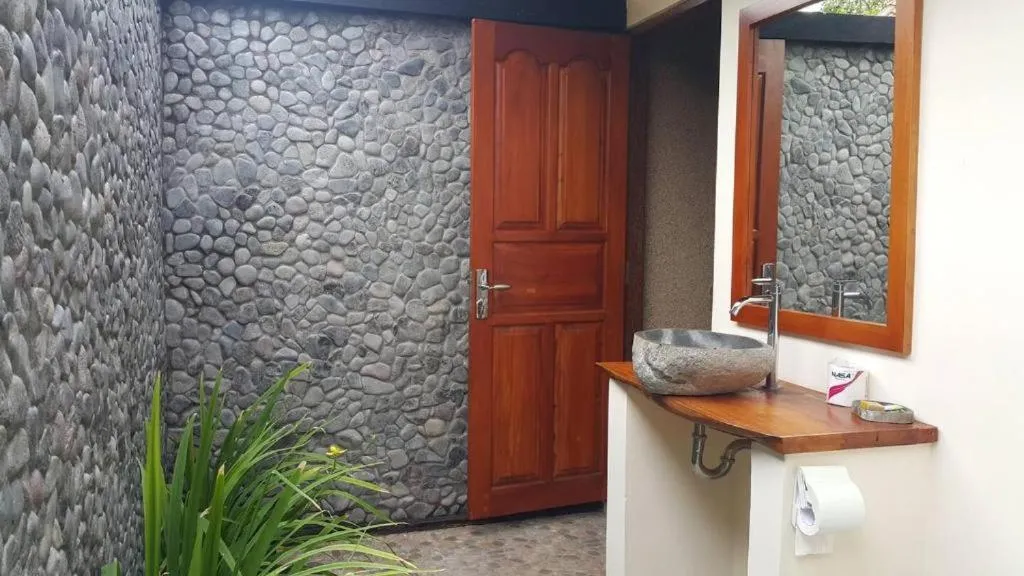 Bathroom in Mango Tree Inn