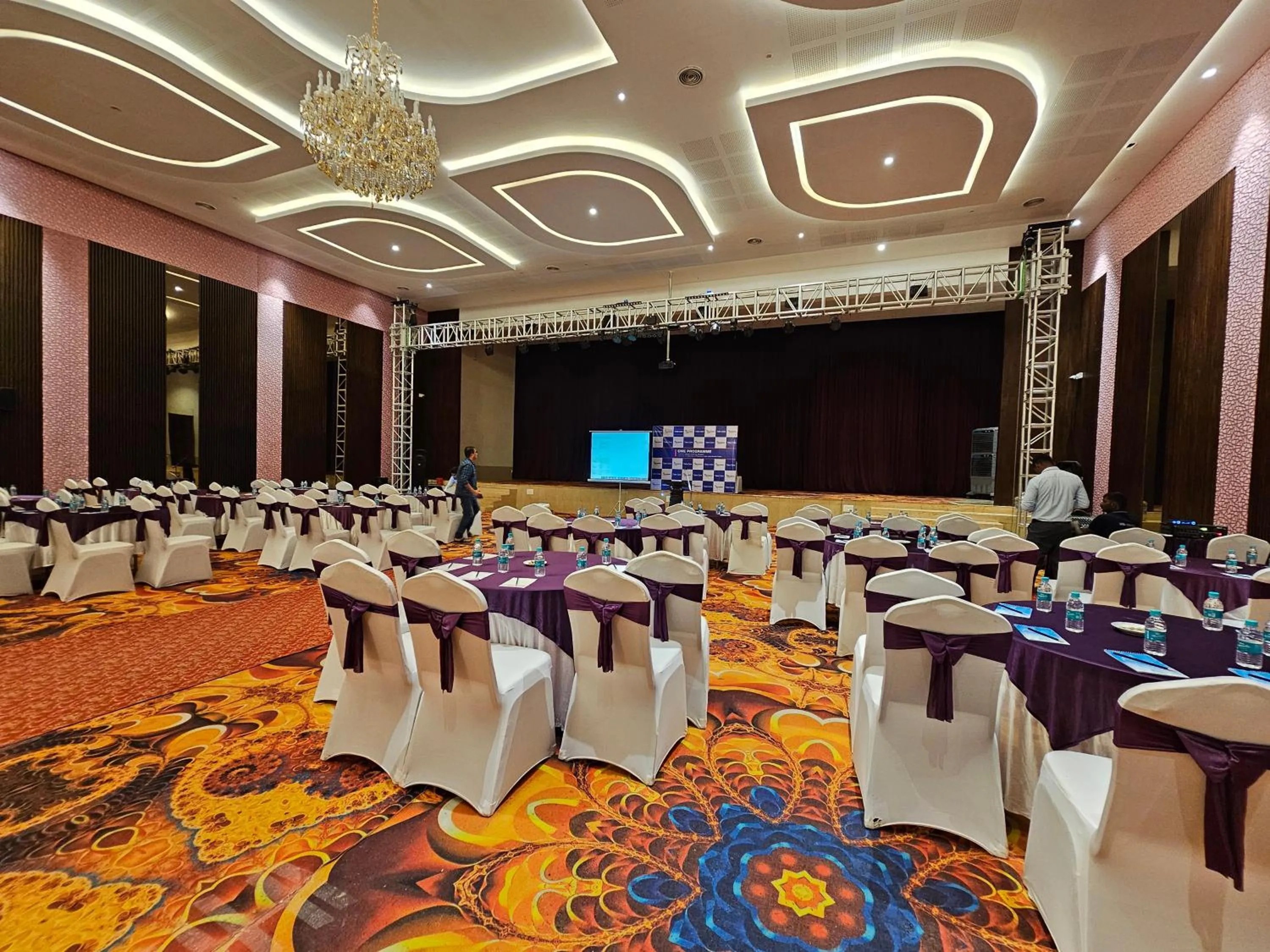 Evening entertainment in UVA Meridian Bay Resort & Spa