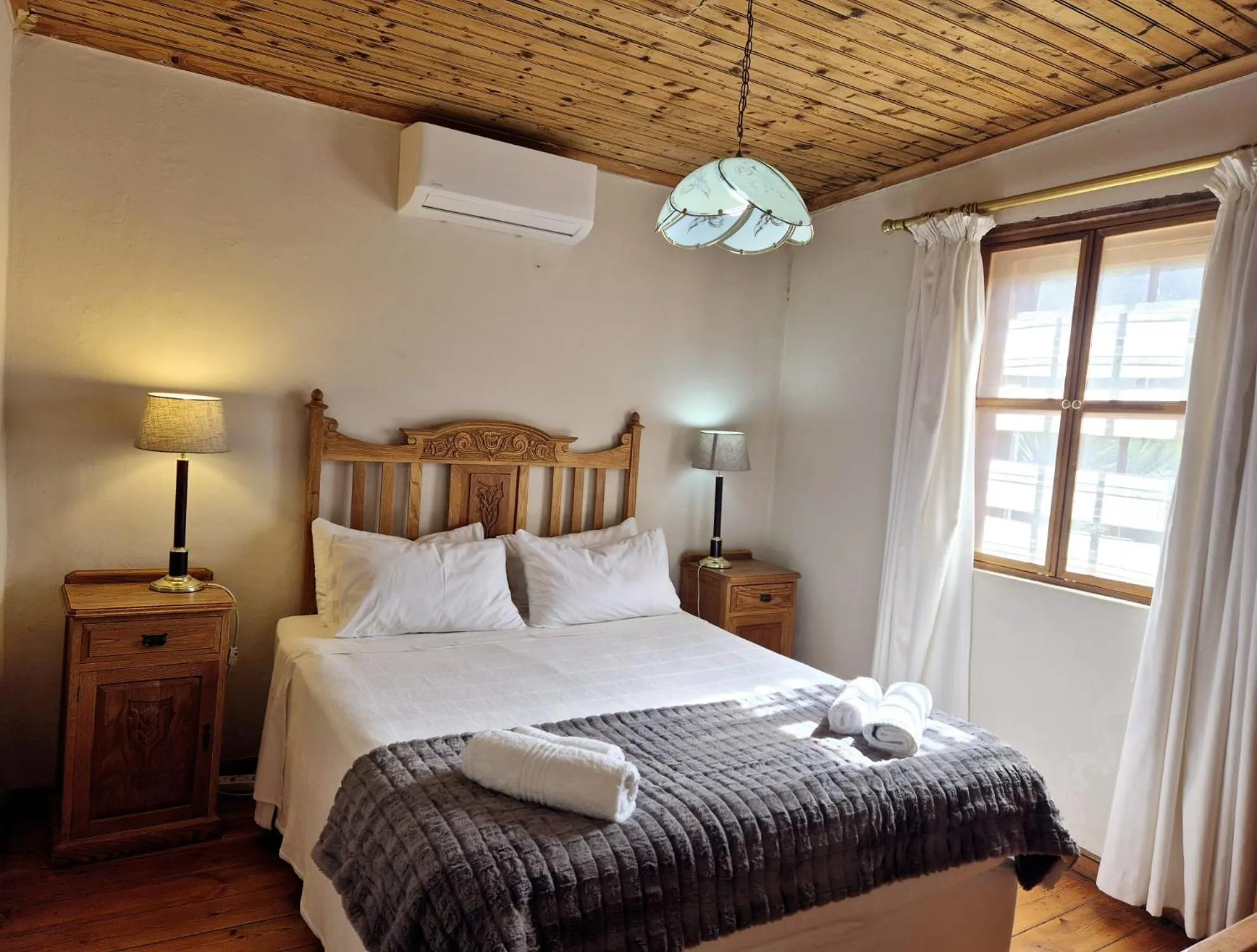 Bedroom, Bed in Red Stone Hills