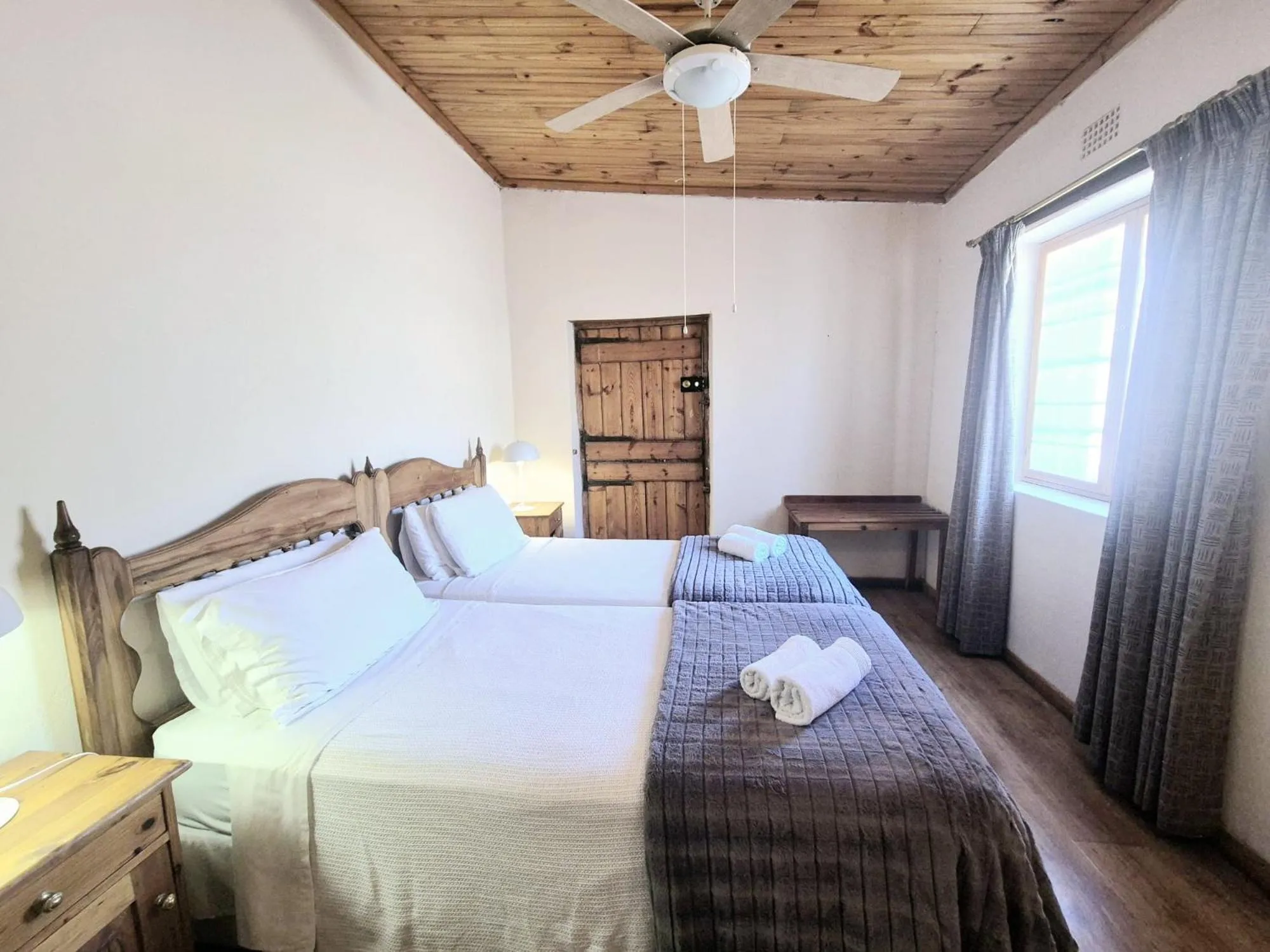 Bedroom, Bed in Red Stone Hills