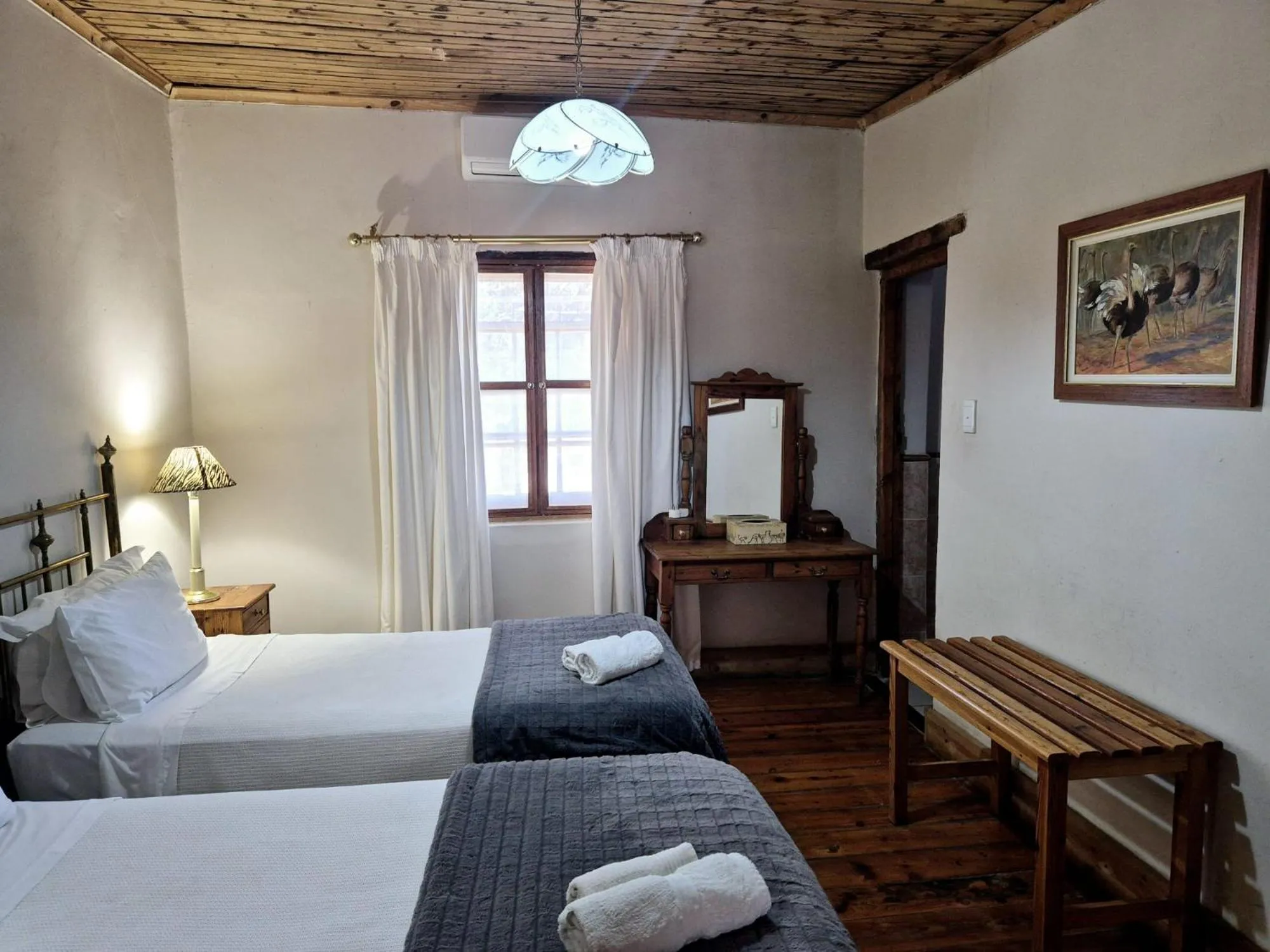 Bedroom, Bed in Red Stone Hills