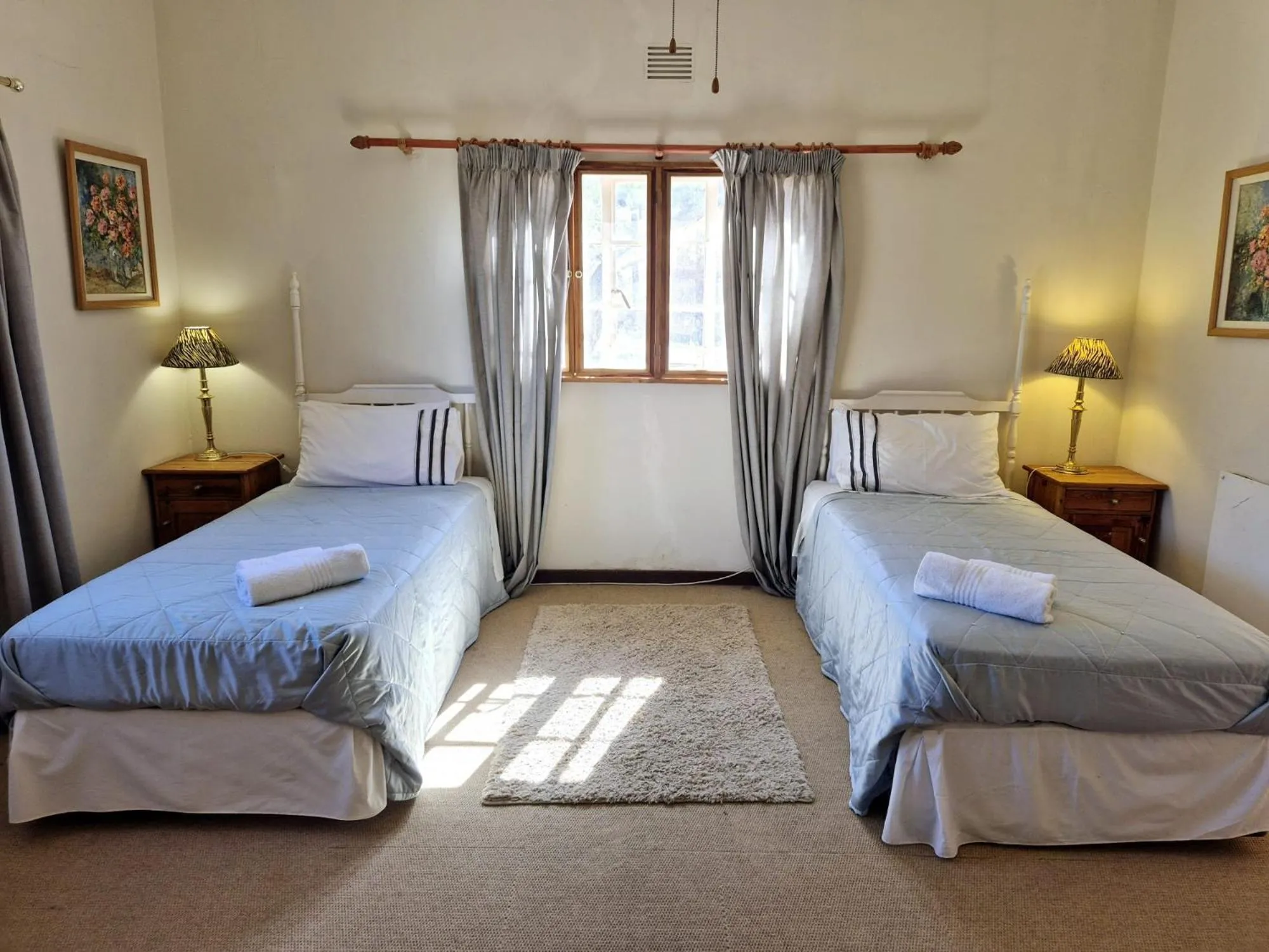 Bedroom, Bed in Red Stone Hills
