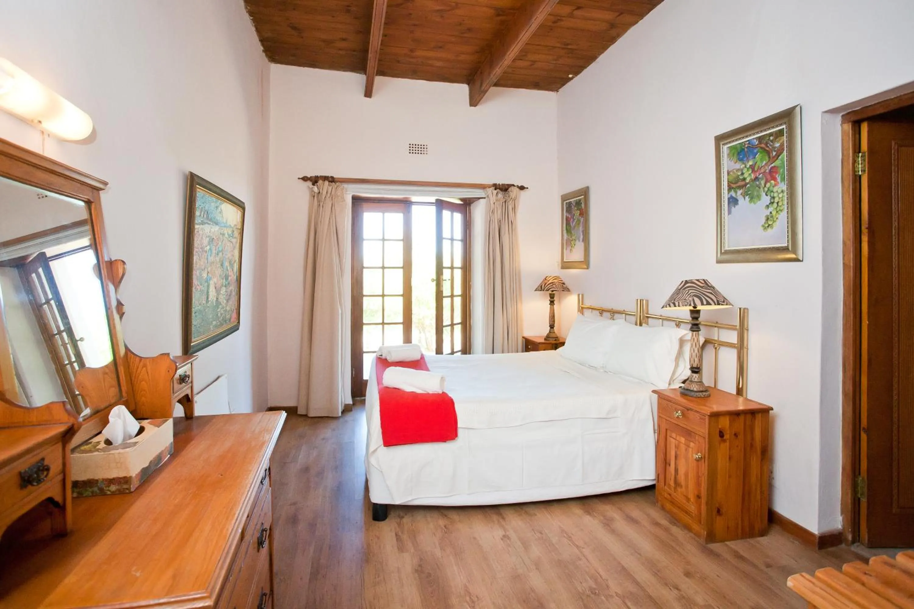 Bedroom, Bed in Red Stone Hills