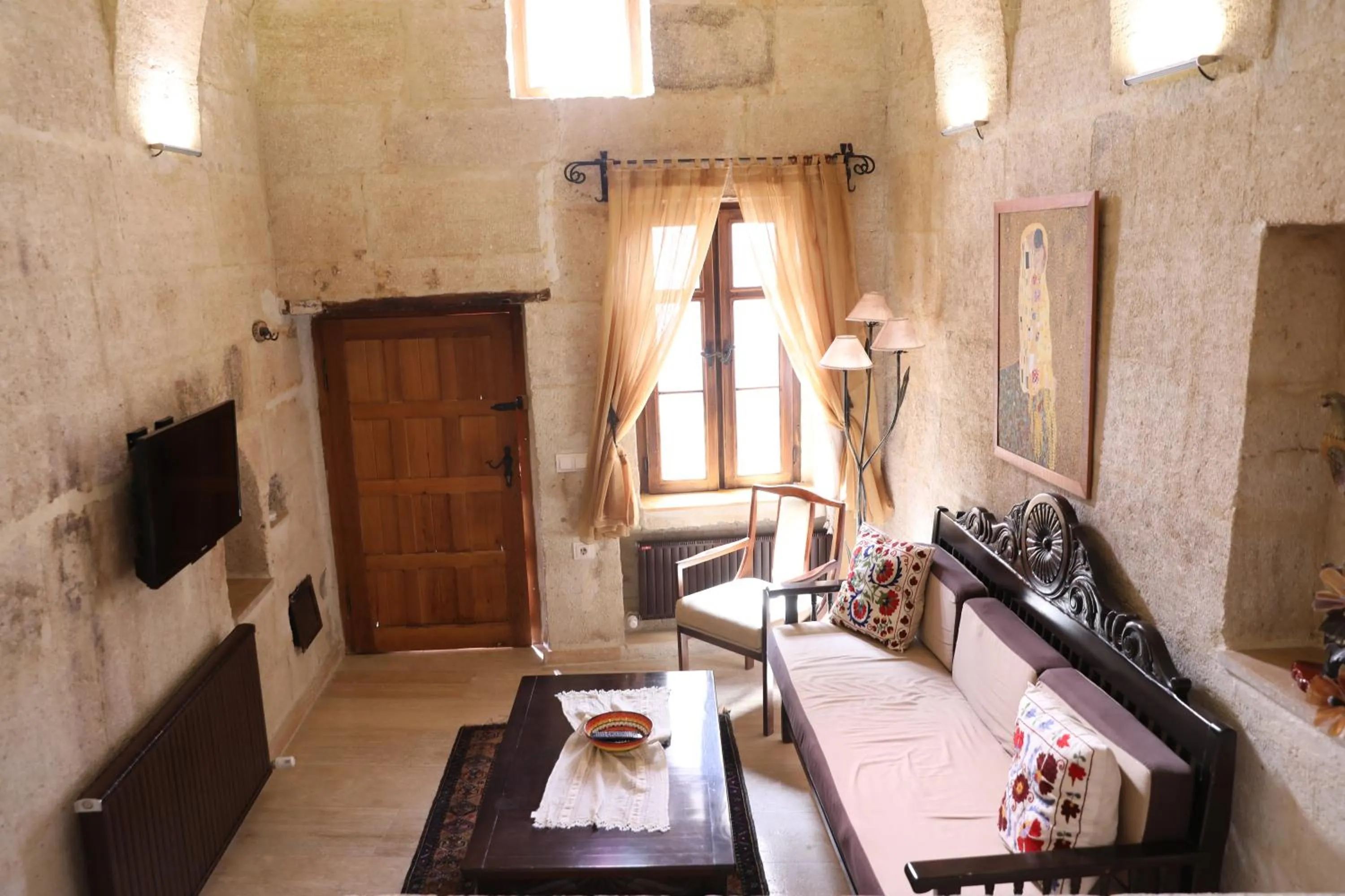 Seating area, Bed in Hanımkız Konagı