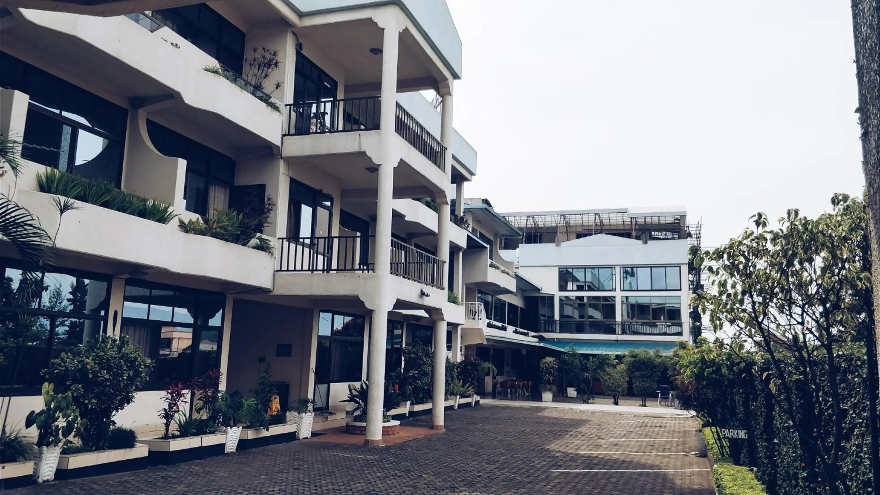 Area and facilities in Virunga Hotel