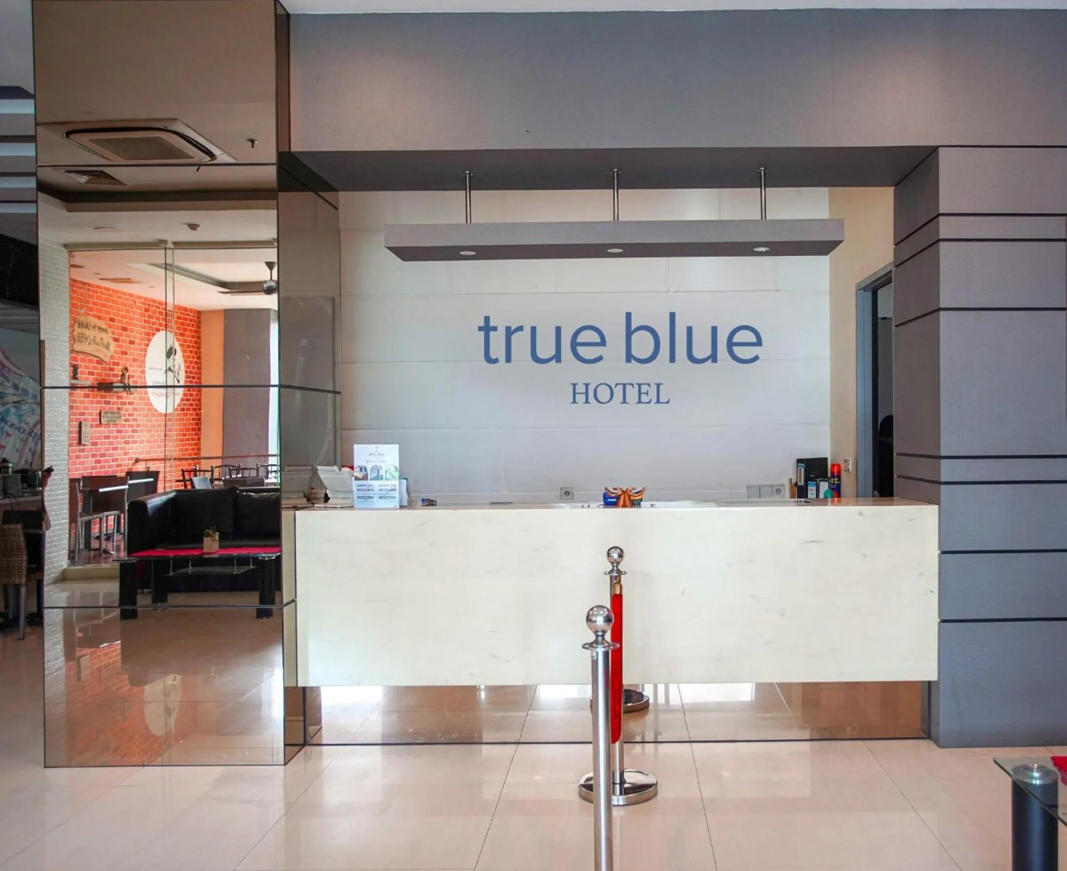 Lobby or reception in True Blue Mangga Besar Jakarta Formerly Nite & Day Mangga Besar