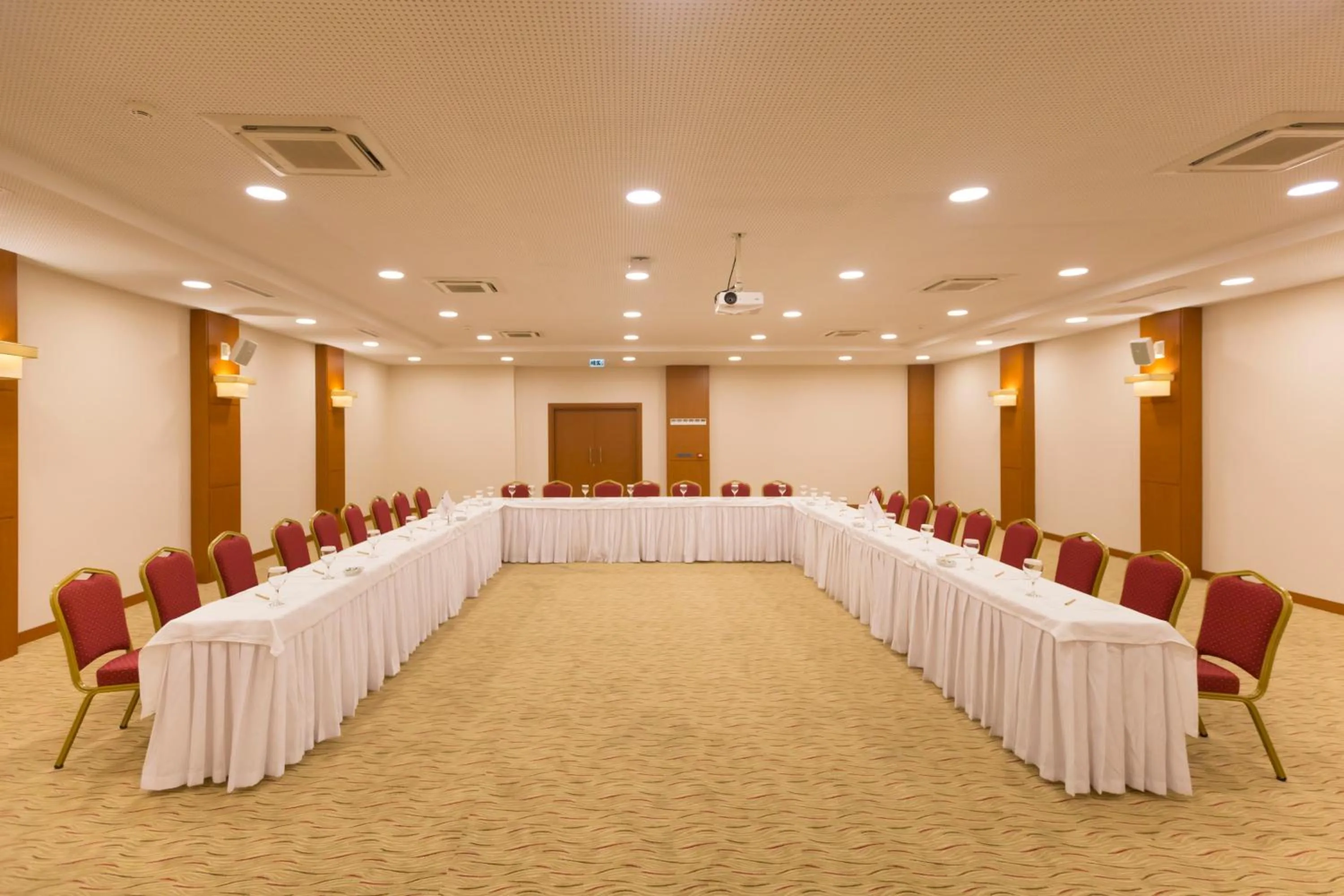 Business facilities in Park Dedeman Elazığ