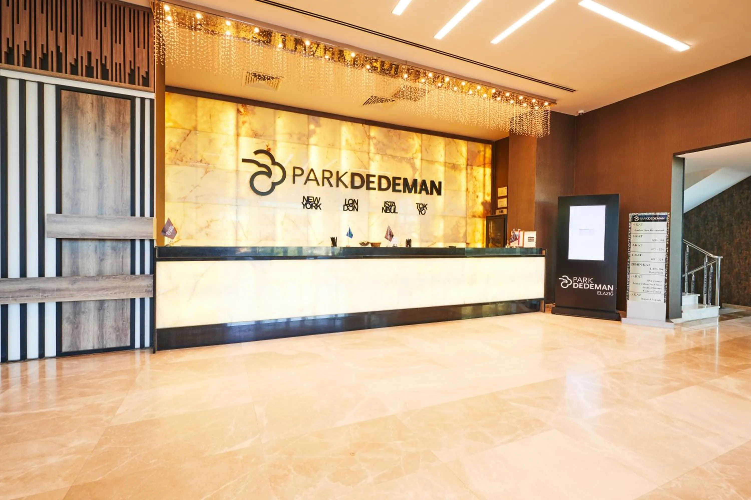 Lobby or reception in Park Dedeman Elazığ
