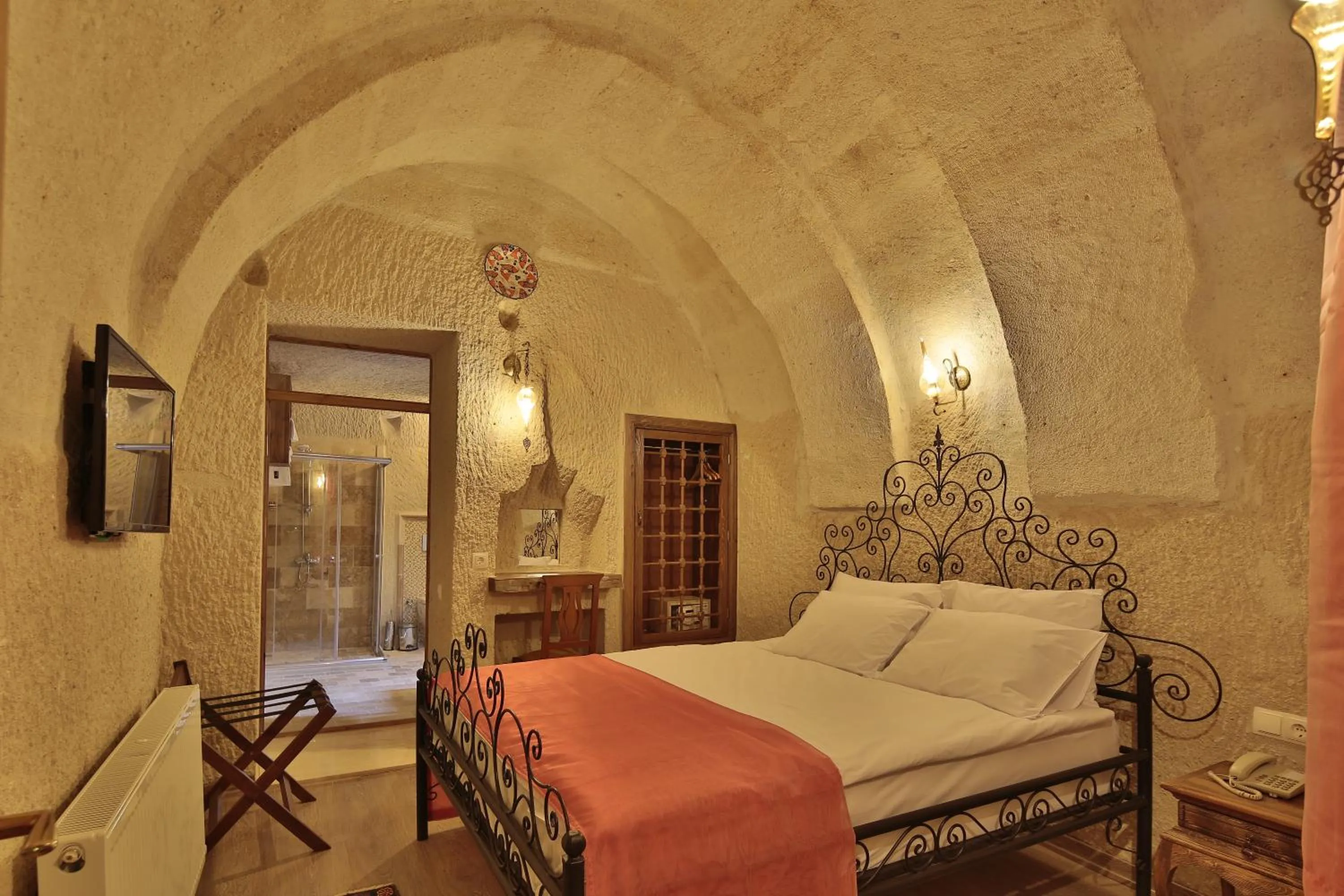 Bed in Jacob's Cave Suites - Cappadocia