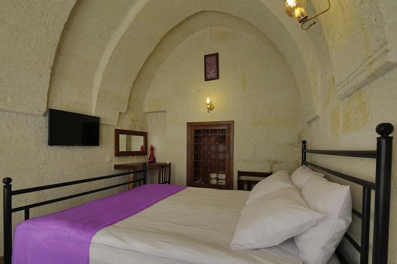 Bed in Jacob's Cave Suites - Cappadocia