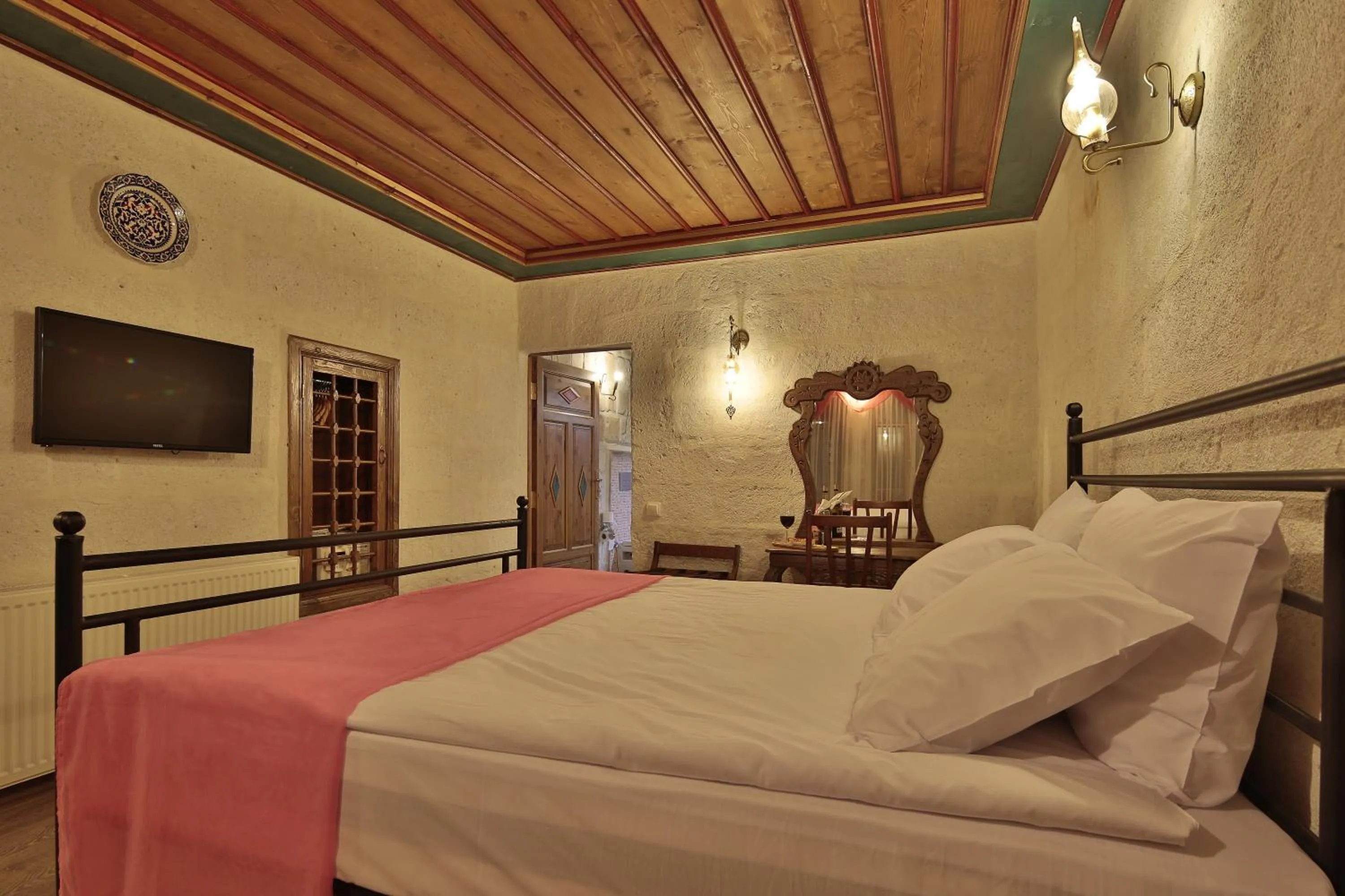 Bed in Jacob's Cave Suites - Cappadocia