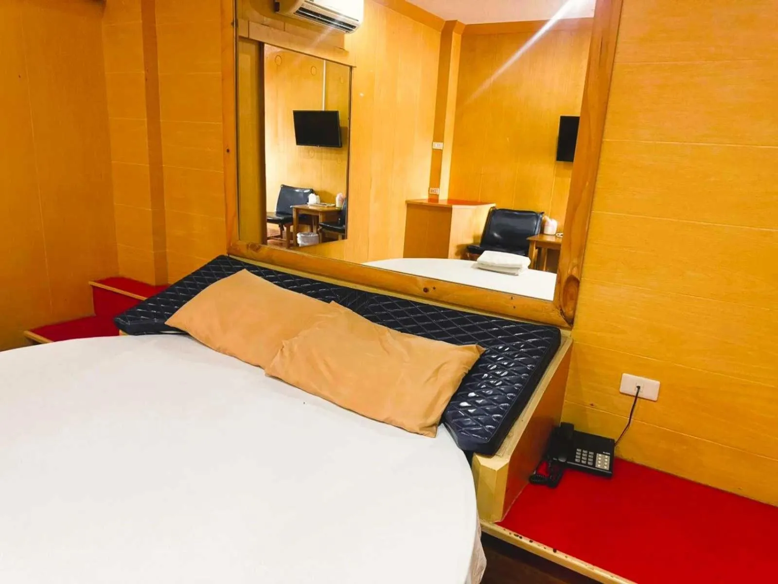 Bedroom, Bed in OYO 75583 Fut Fit Fo Fai Inn Hotel