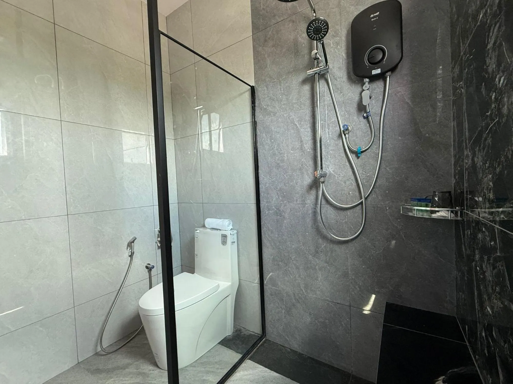 Bathroom in OYO 91193 Hi Inn Sibu Jaya