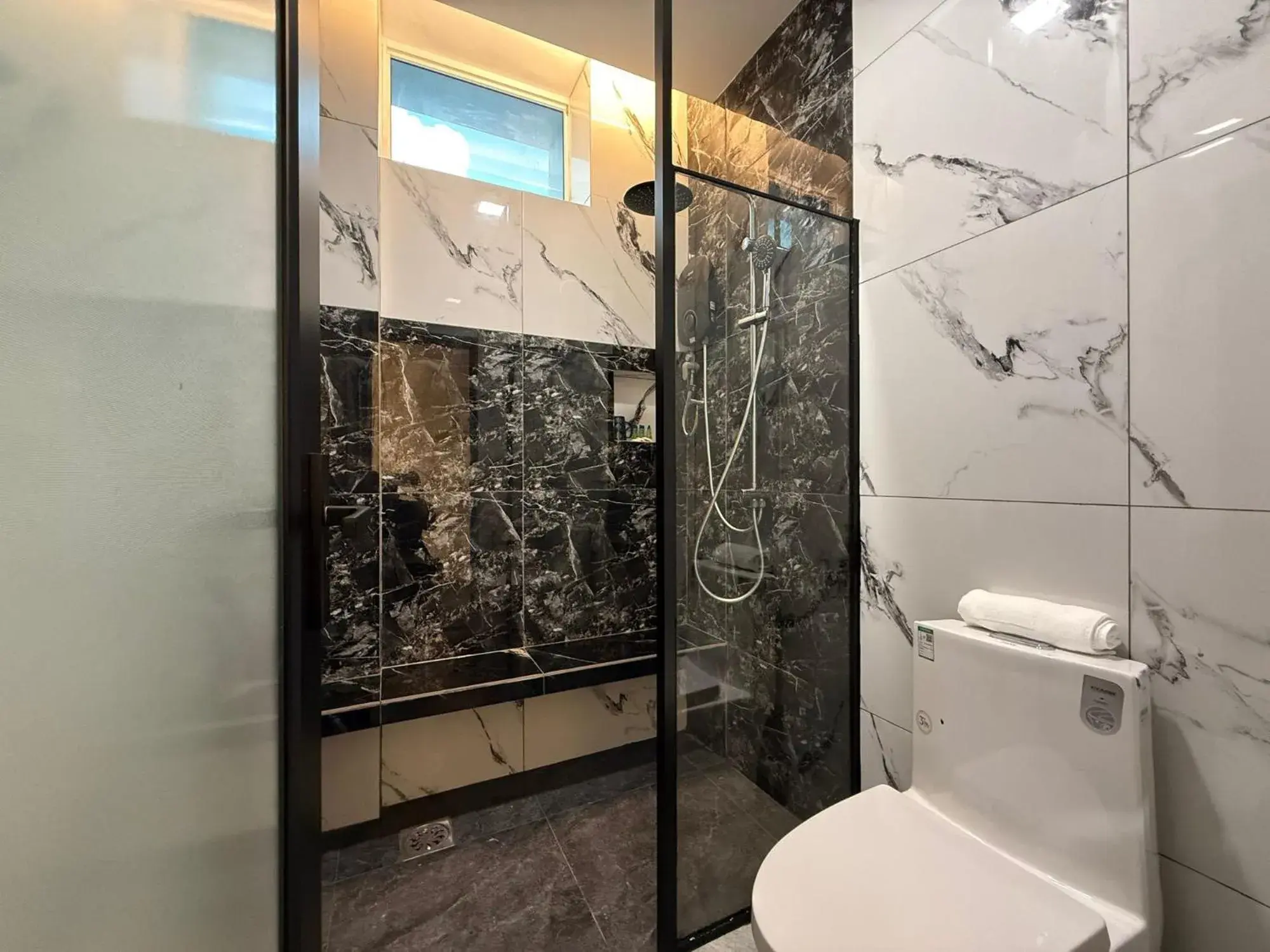 Deluxe Twin Room in OYO 91193 Hi Inn Sibu Jaya Deluxe Twin Room in OYO 91193 Hi Inn Sibu Jaya