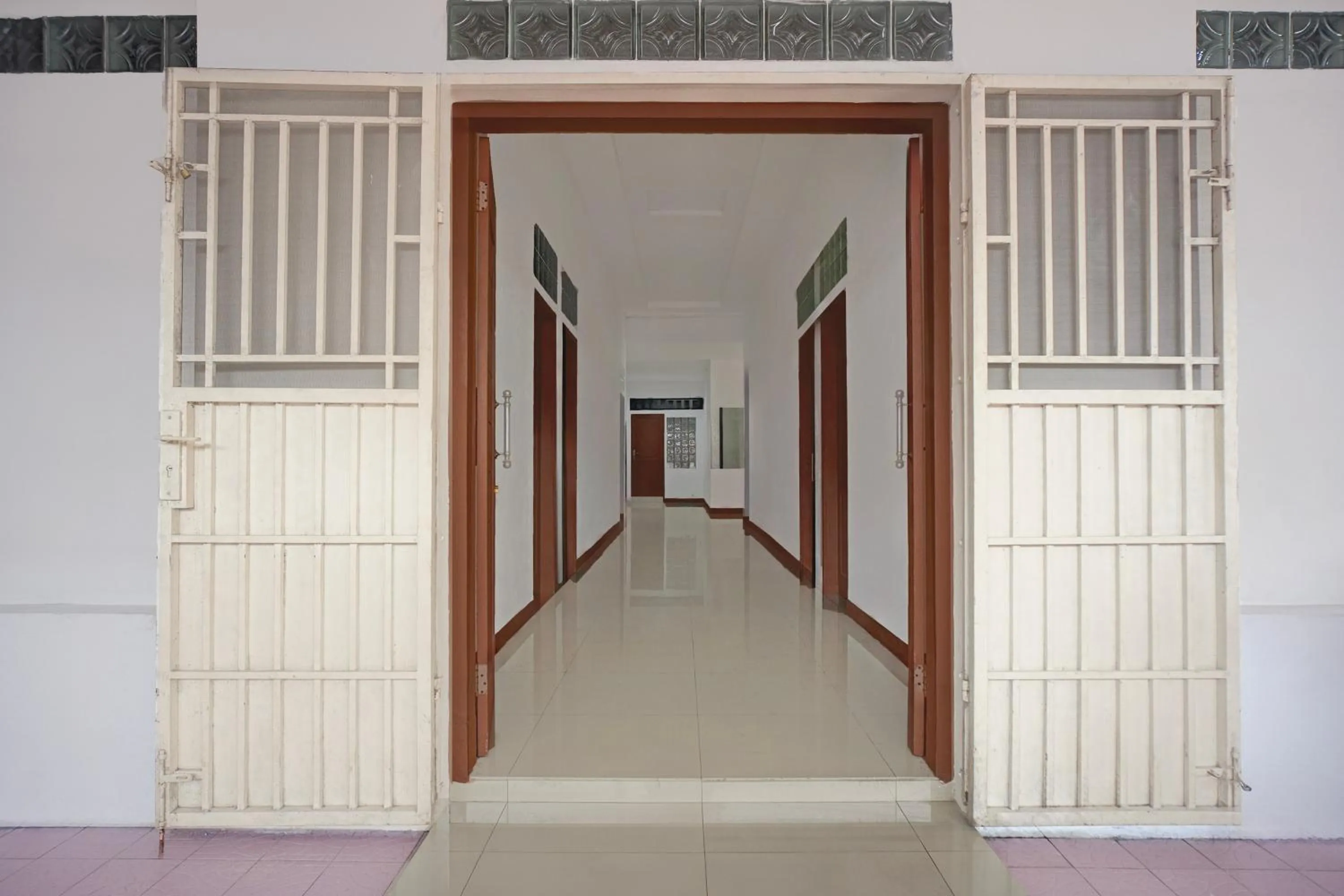 Lobby or reception in Hotel O Medan near Sun Plaza formerly Medan Baru House