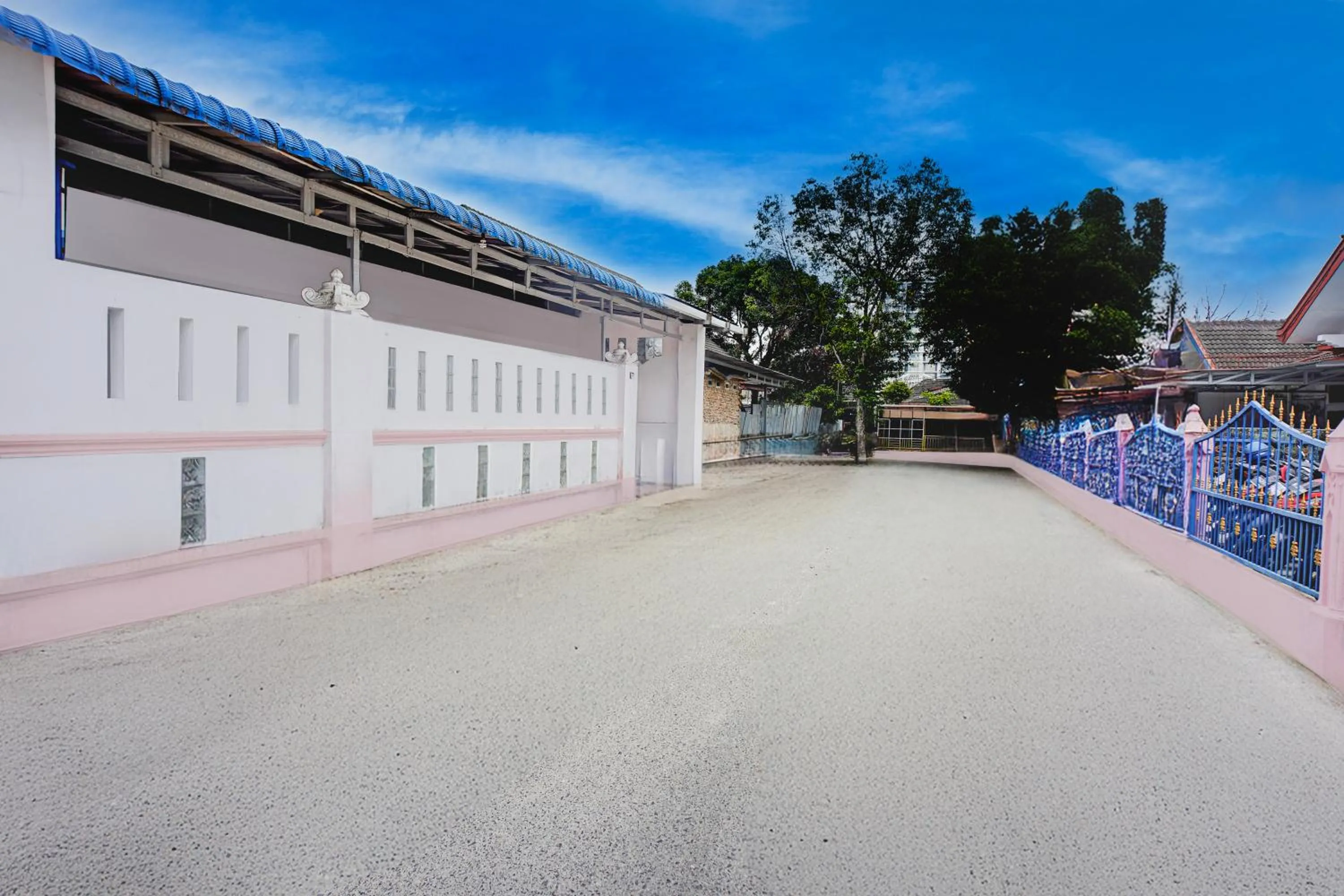 Property building in Hotel O Medan near Sun Plaza formerly Medan Baru House