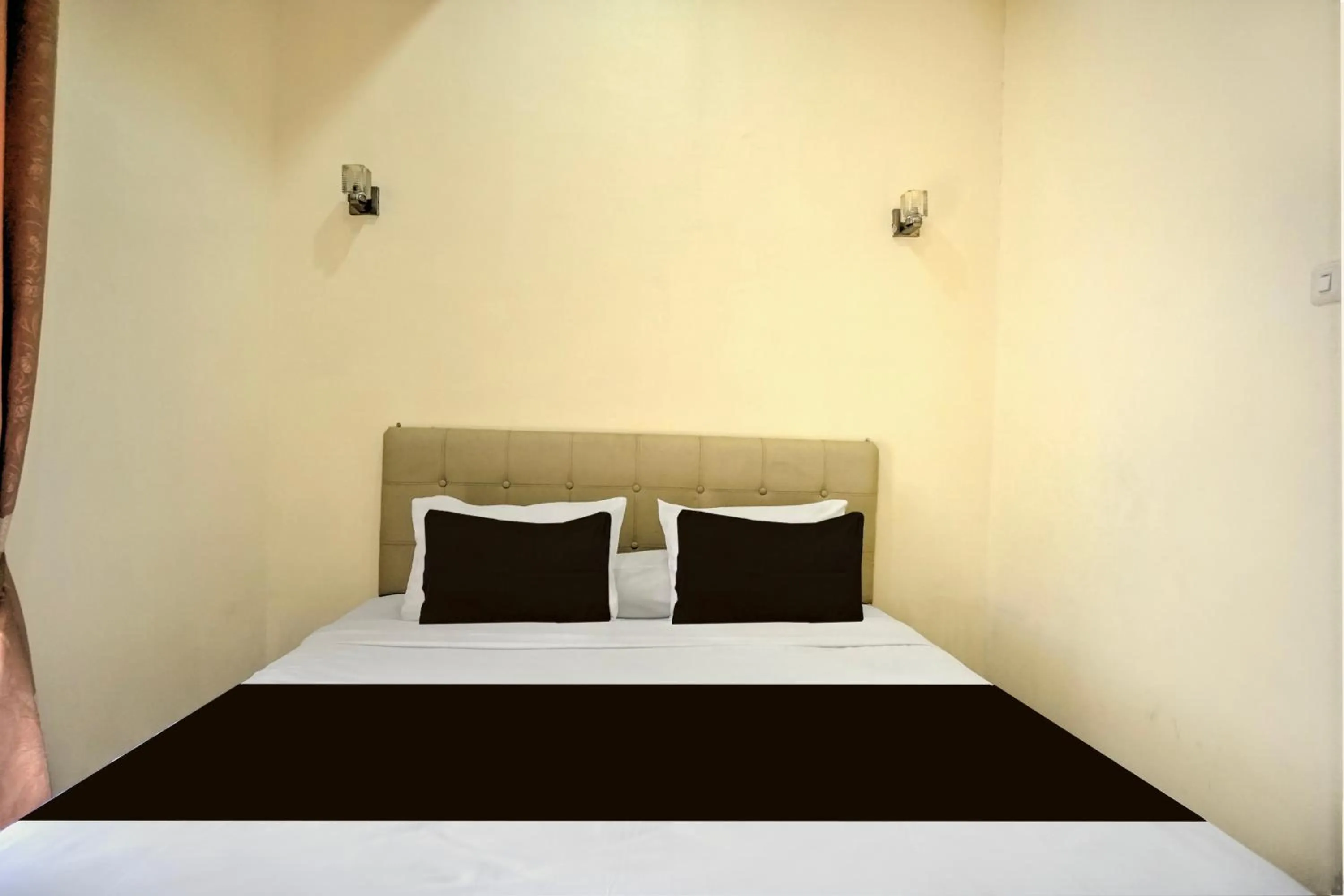 Bedroom, Bed in Hotel O Medan near Sun Plaza formerly Medan Baru House