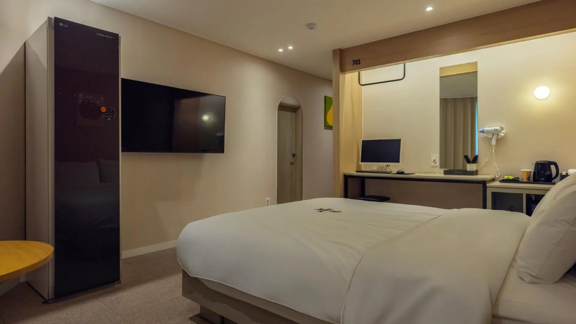 Photo of the whole room, Bed in Browndot Hotel Jeonju Junghwasan