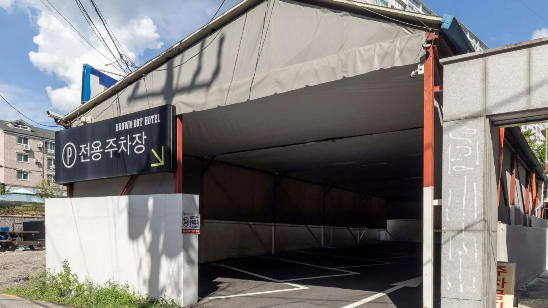 Parking in Browndot Hotel Jeonju Junghwasan