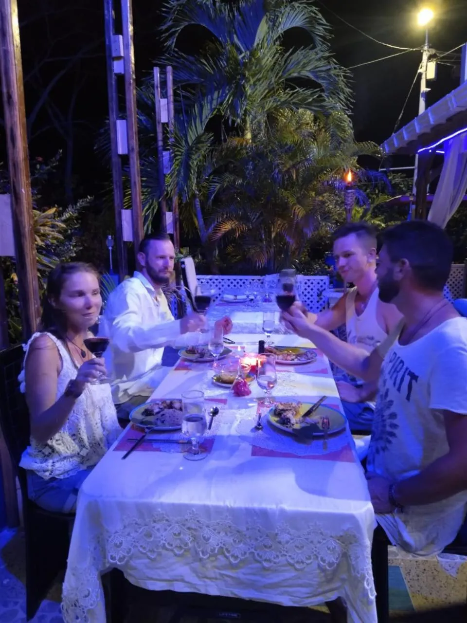 Restaurant/places to eat in Casa Royal Palm Inn