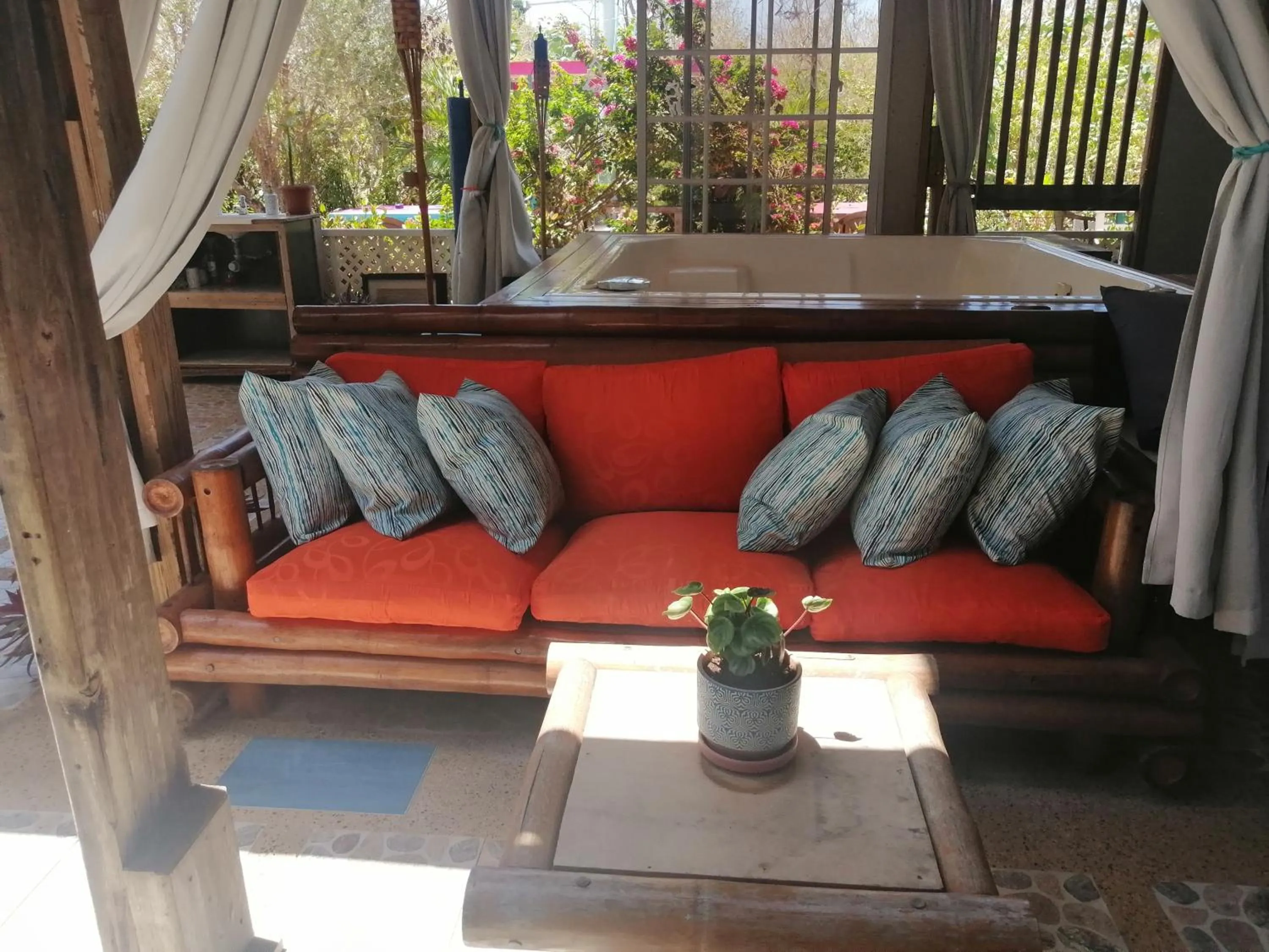 Living room in Casa Royal Palm Inn