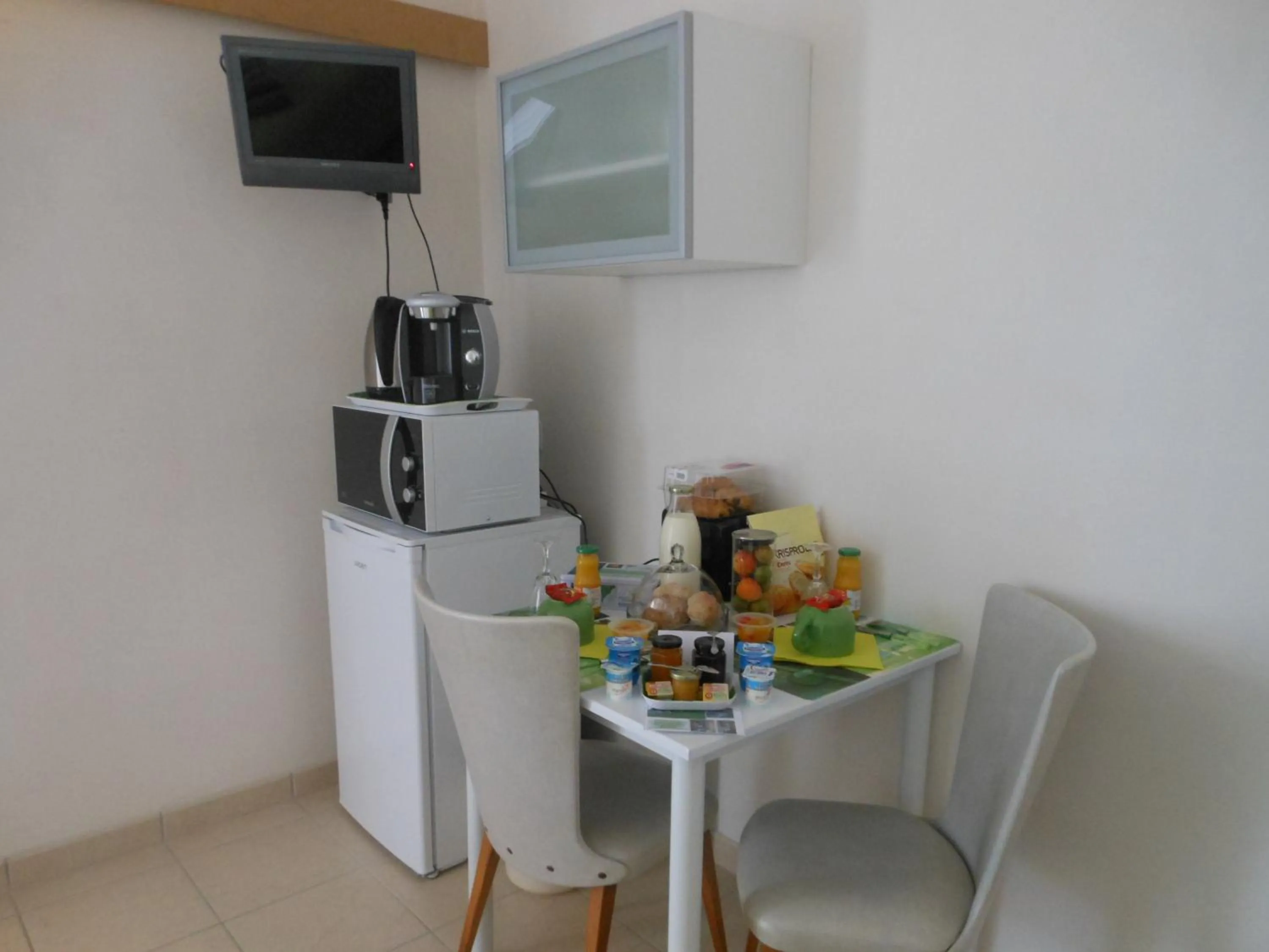 Dining area in Chambre D'hôtes La Basse Gougeonnière