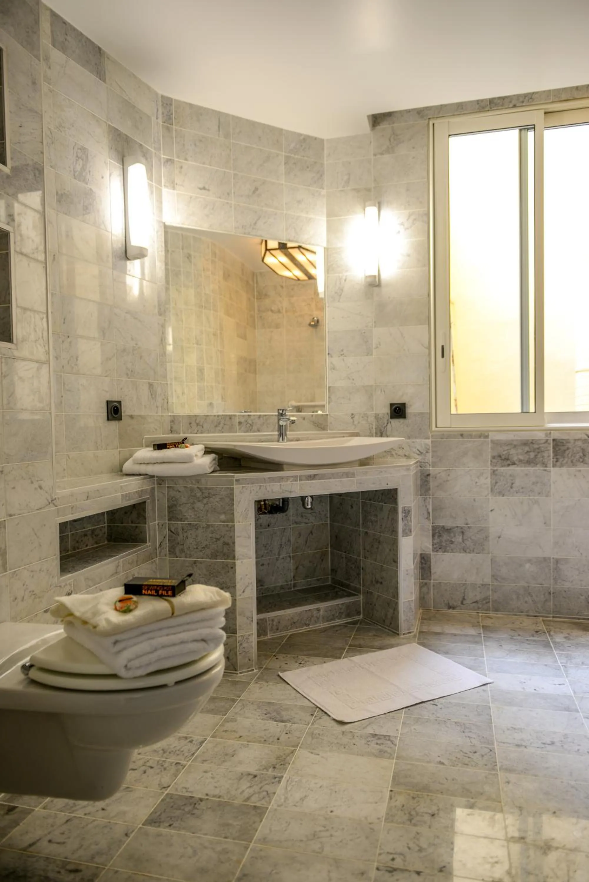 Bathroom in Hôtel & Appartements Monsigny