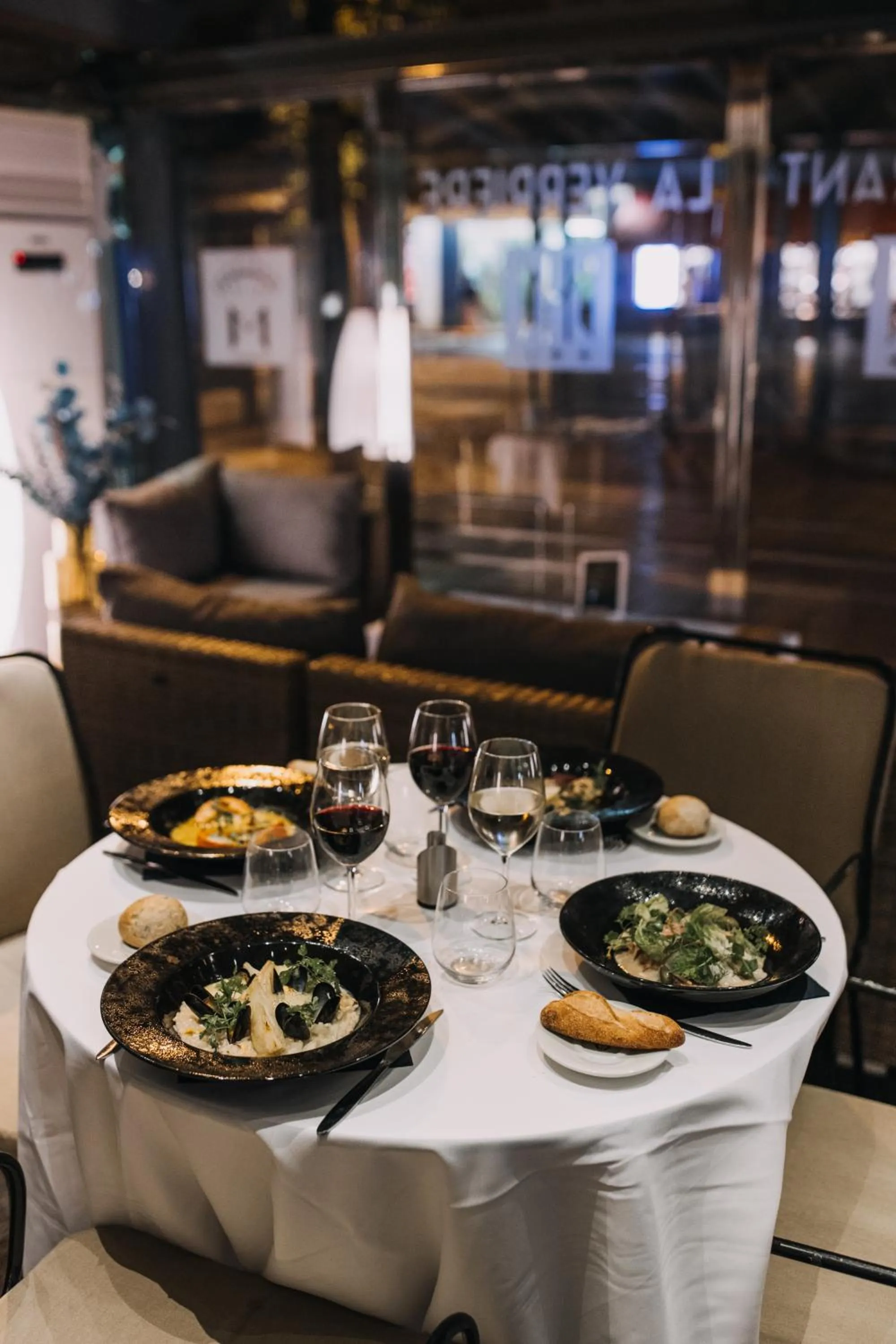 Restaurant/places to eat in Hôtel & Appartements Monsigny