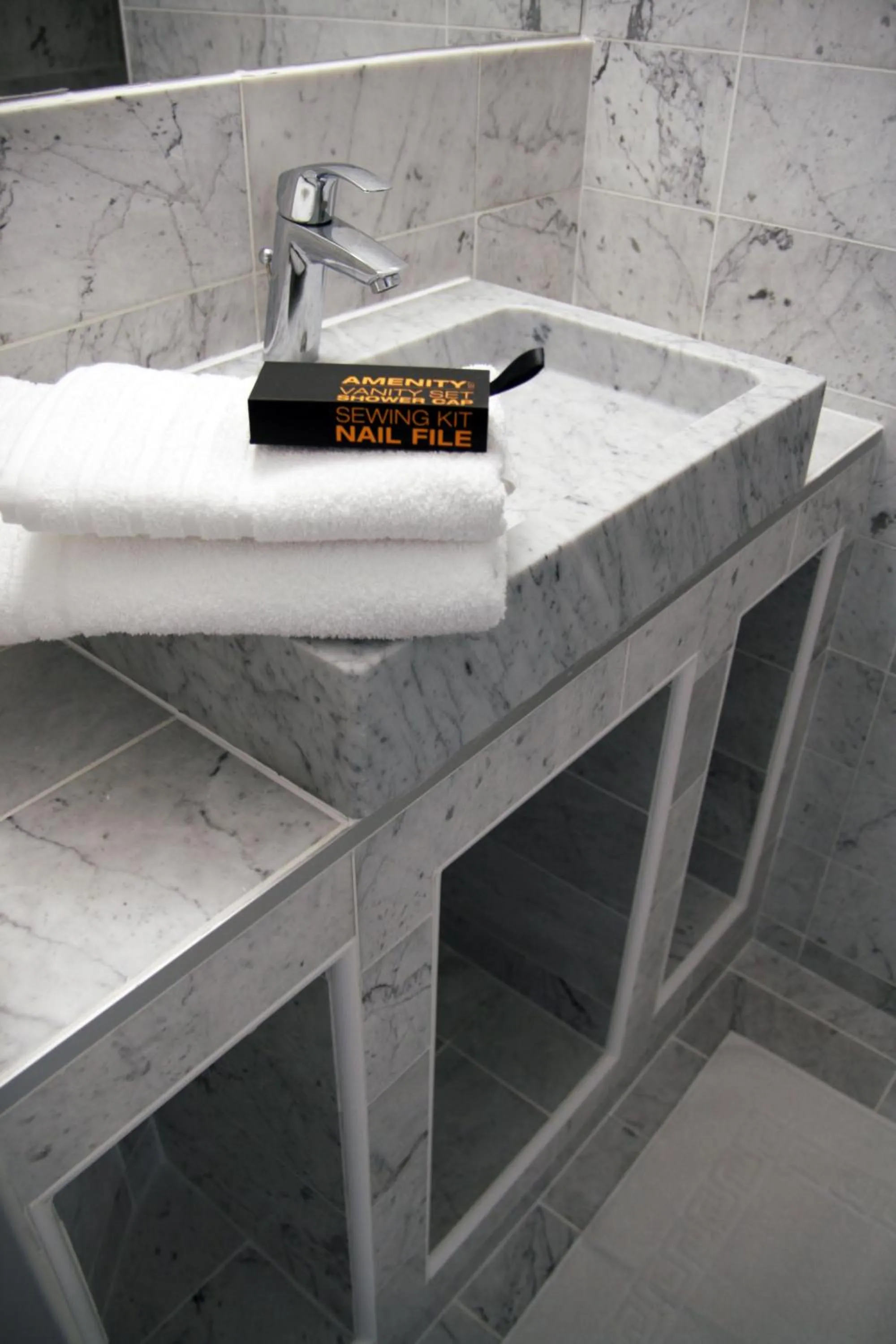 Bathroom in Hôtel & Appartements Monsigny