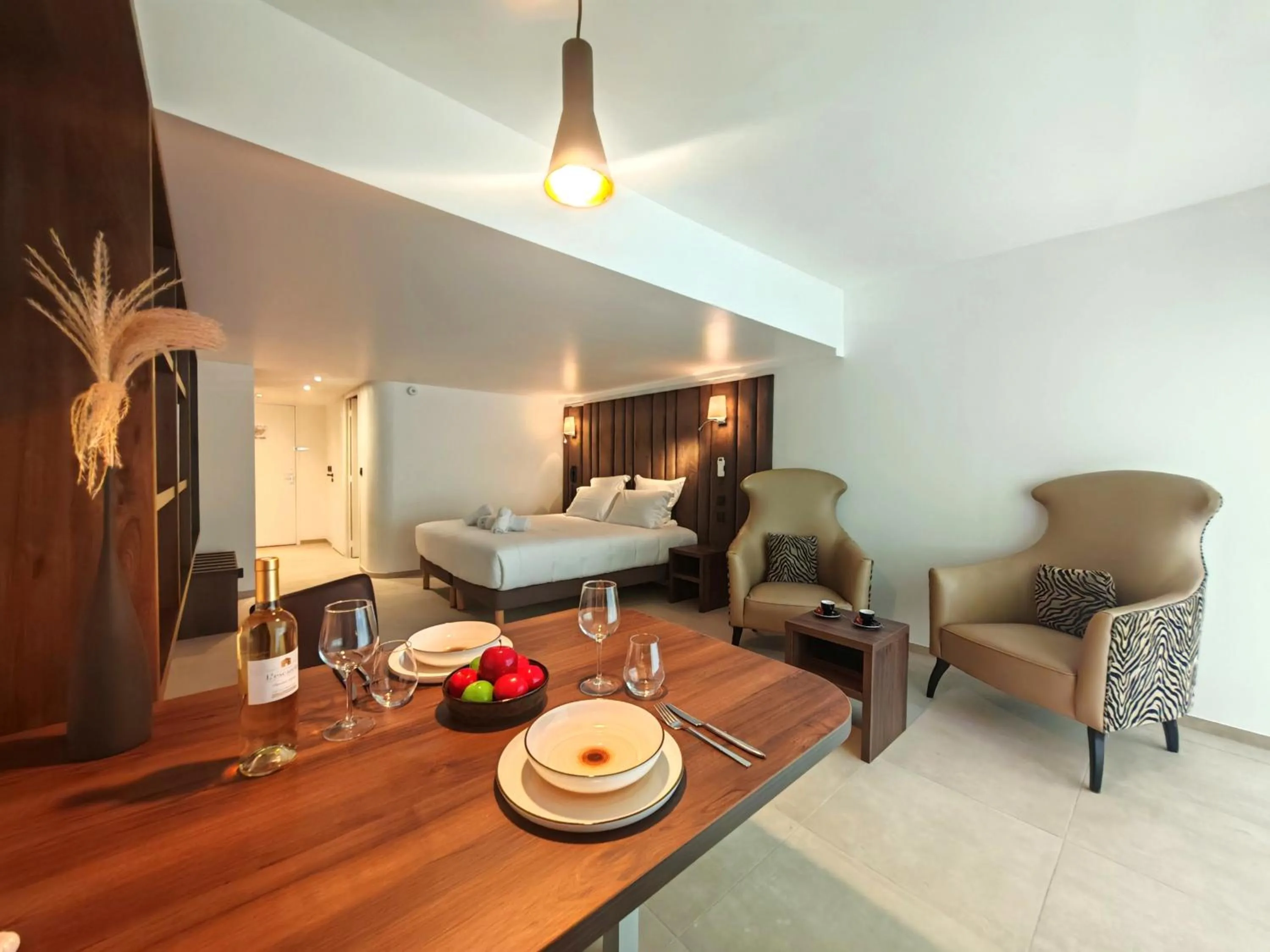 Bedroom in Hôtel & Appartements Monsigny