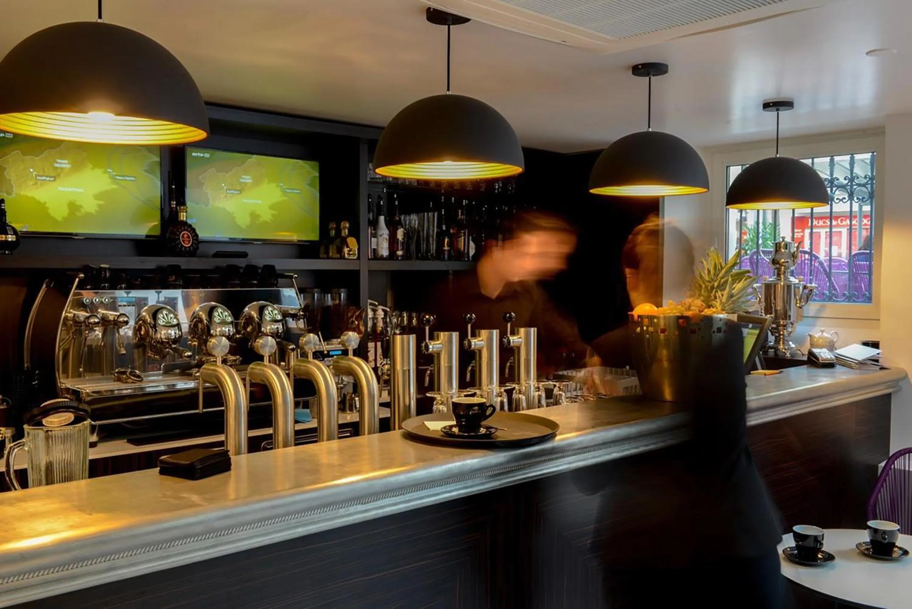 Restaurant/places to eat in Hôtel & Appartements Monsigny