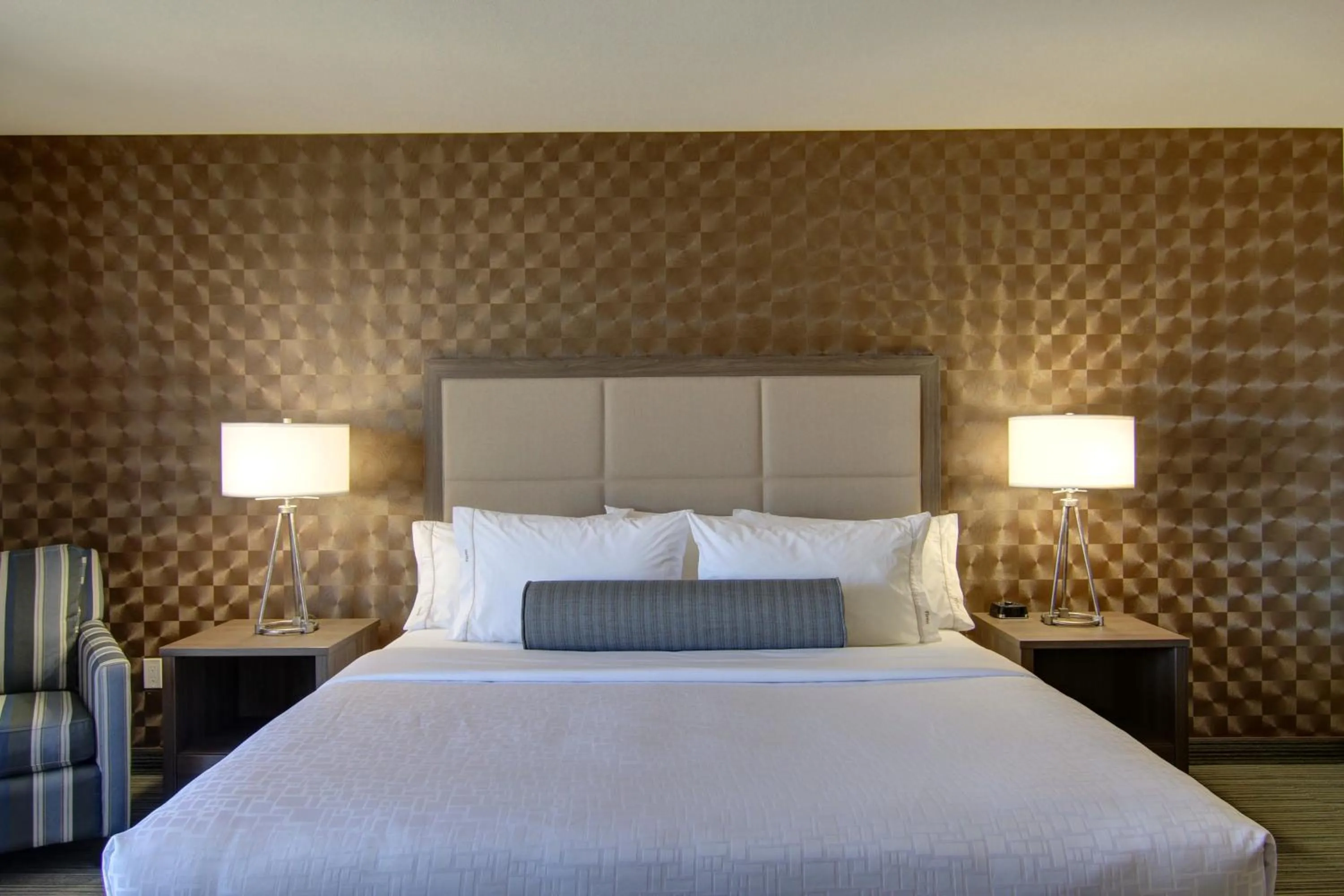 Bedroom, Bed in Canalta Kindersley