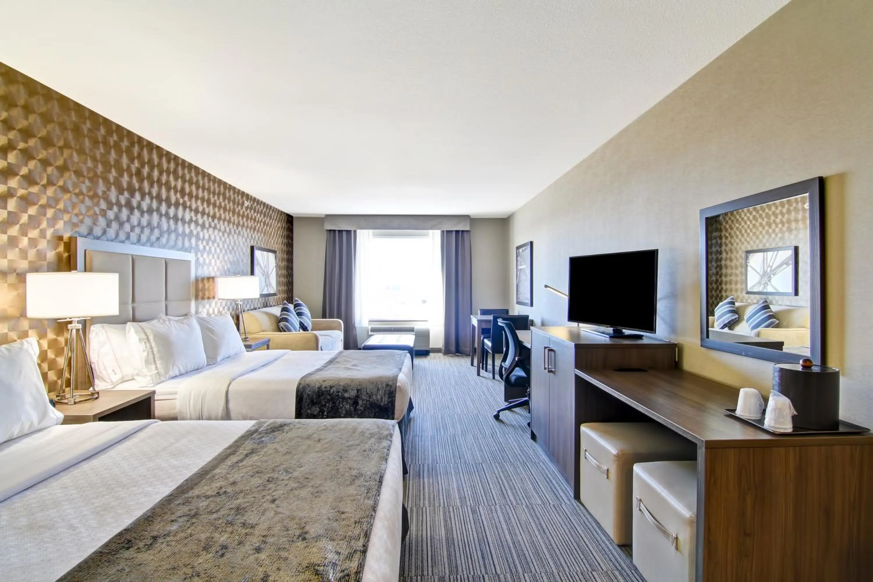 Photo of the whole room, Bed in Canalta Kindersley