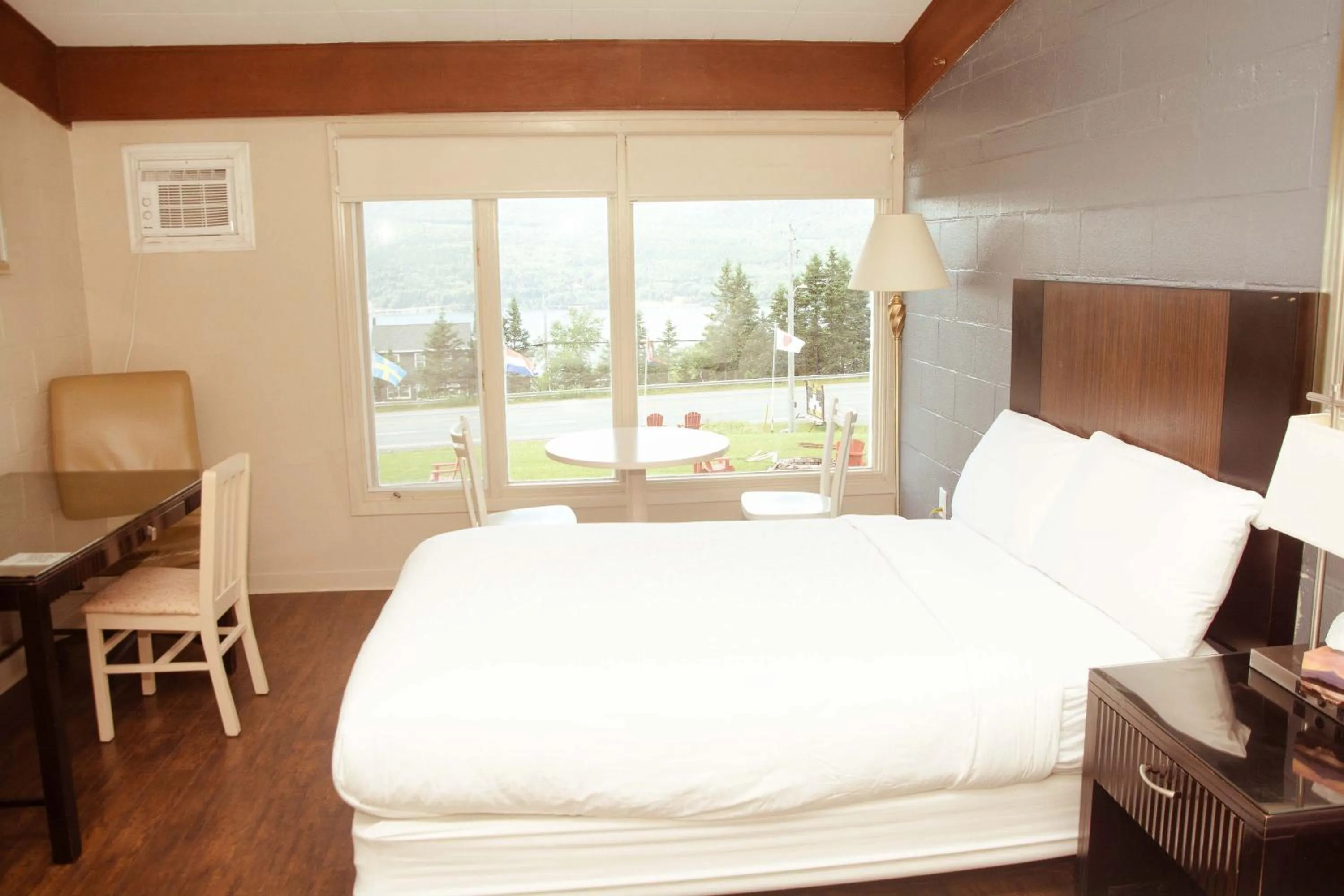 Bedroom in Travels Inn Victoria County