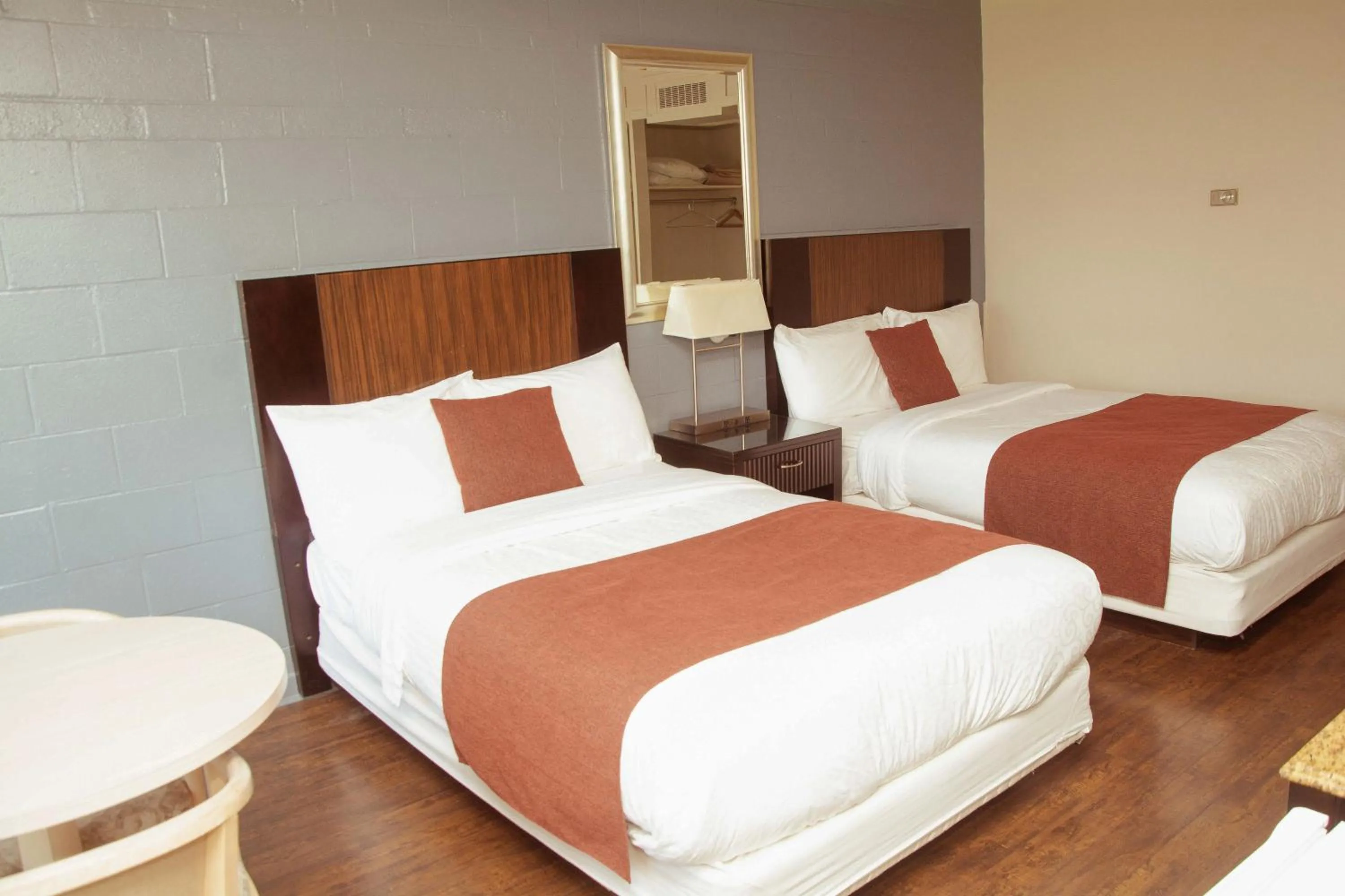 Bedroom in Travels Inn Victoria County