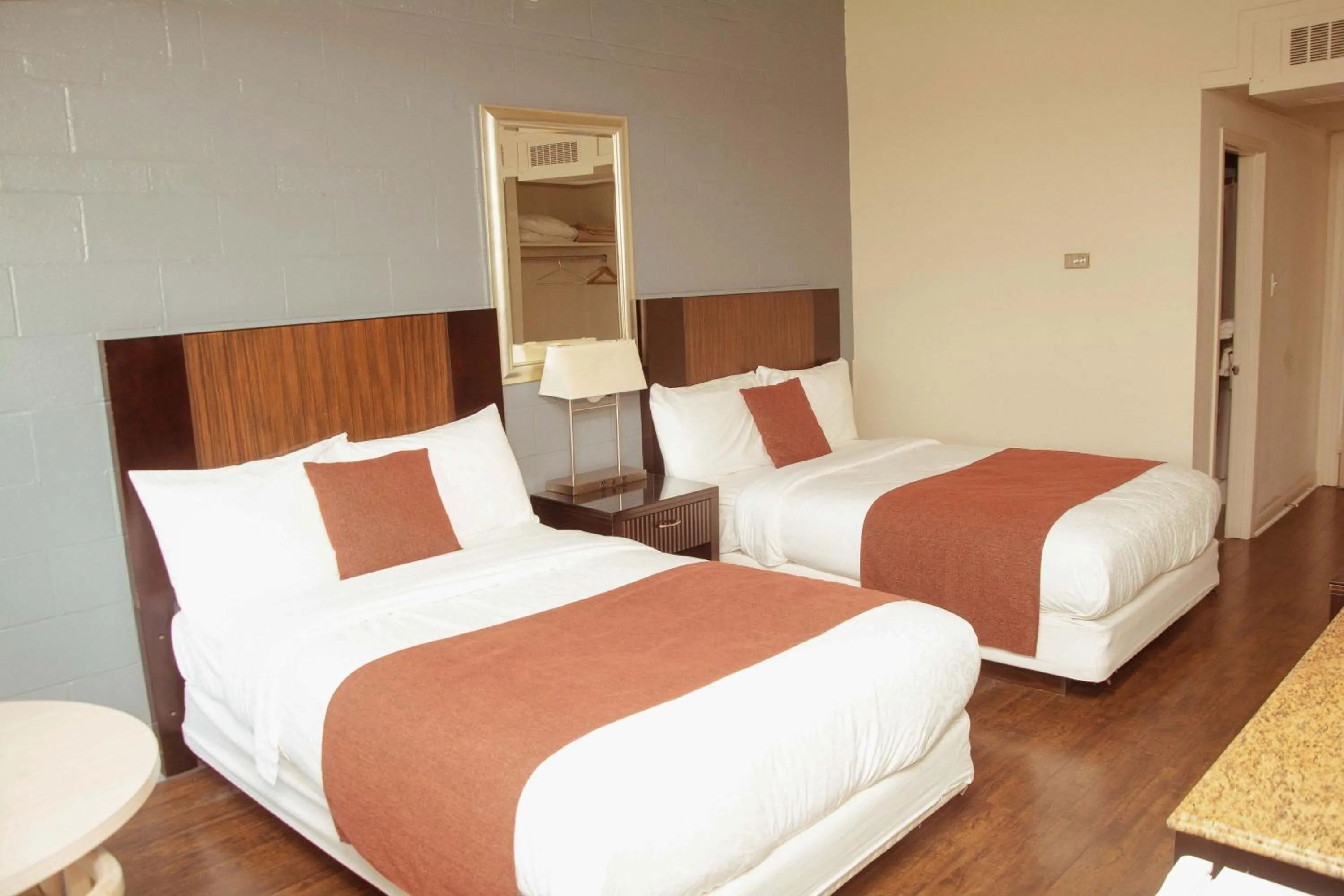 Bedroom in Travels Inn Victoria County