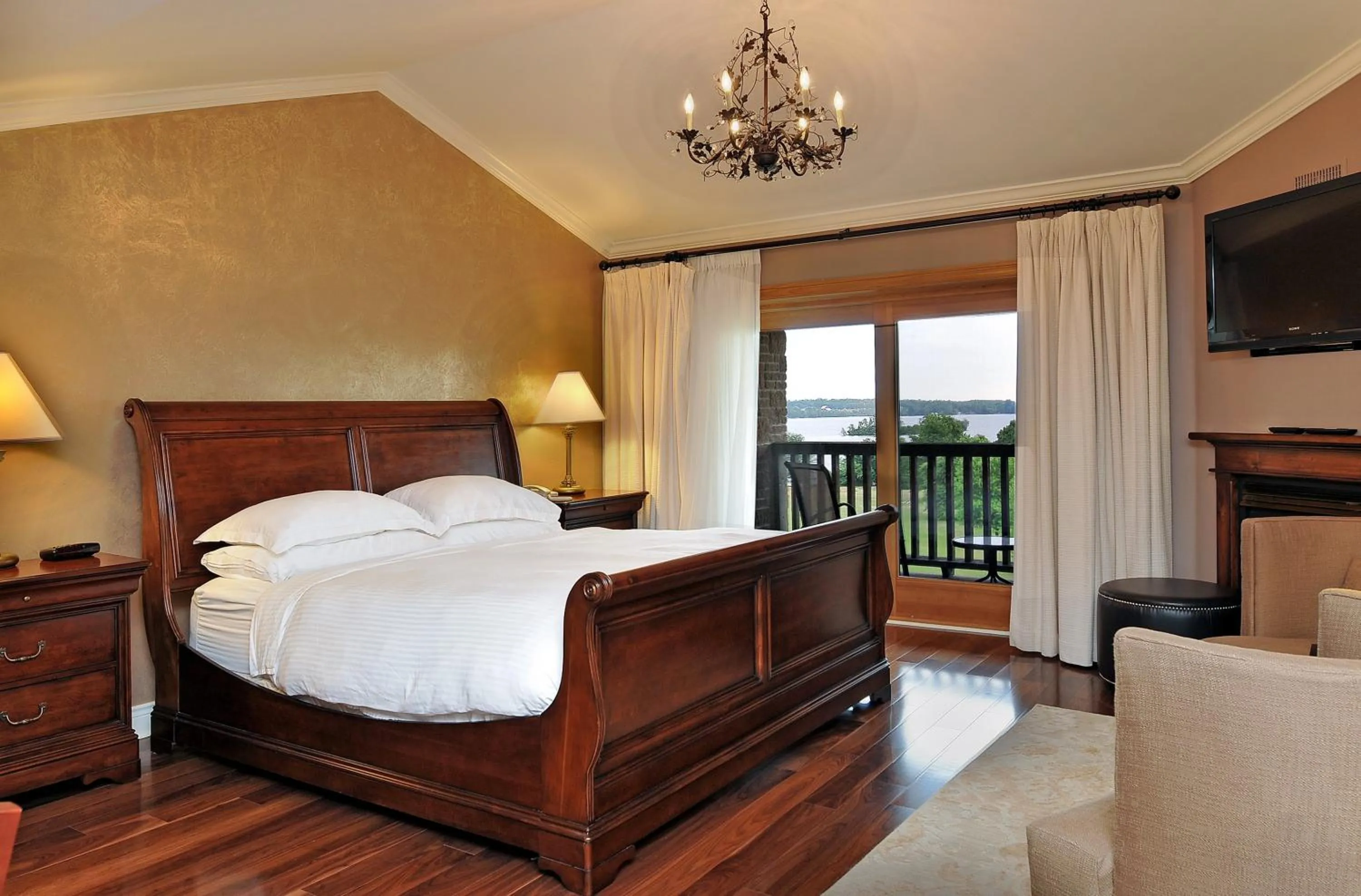 Bedroom, Bed in Eganridge Resort, Golf Club & Spa