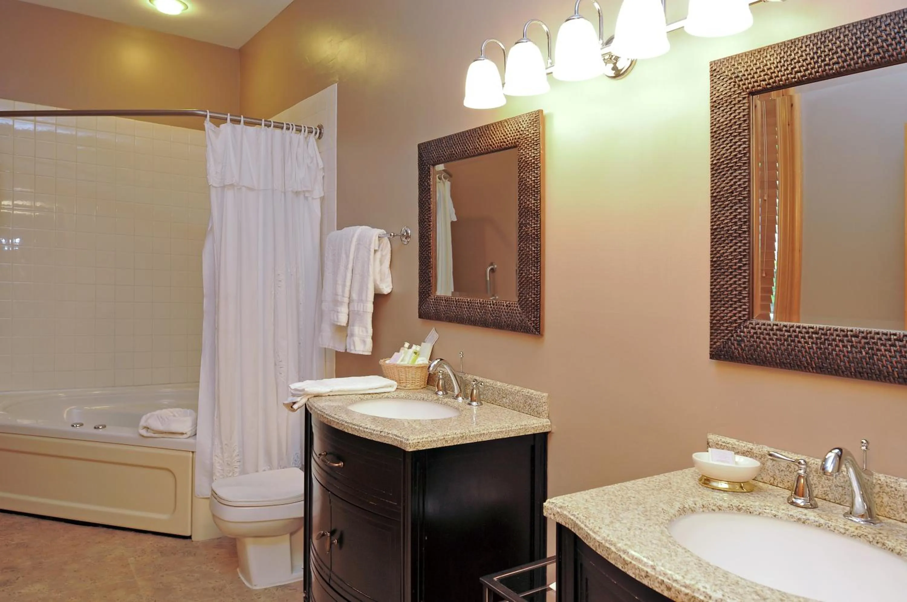 Bathroom in Eganridge Resort, Golf Club & Spa