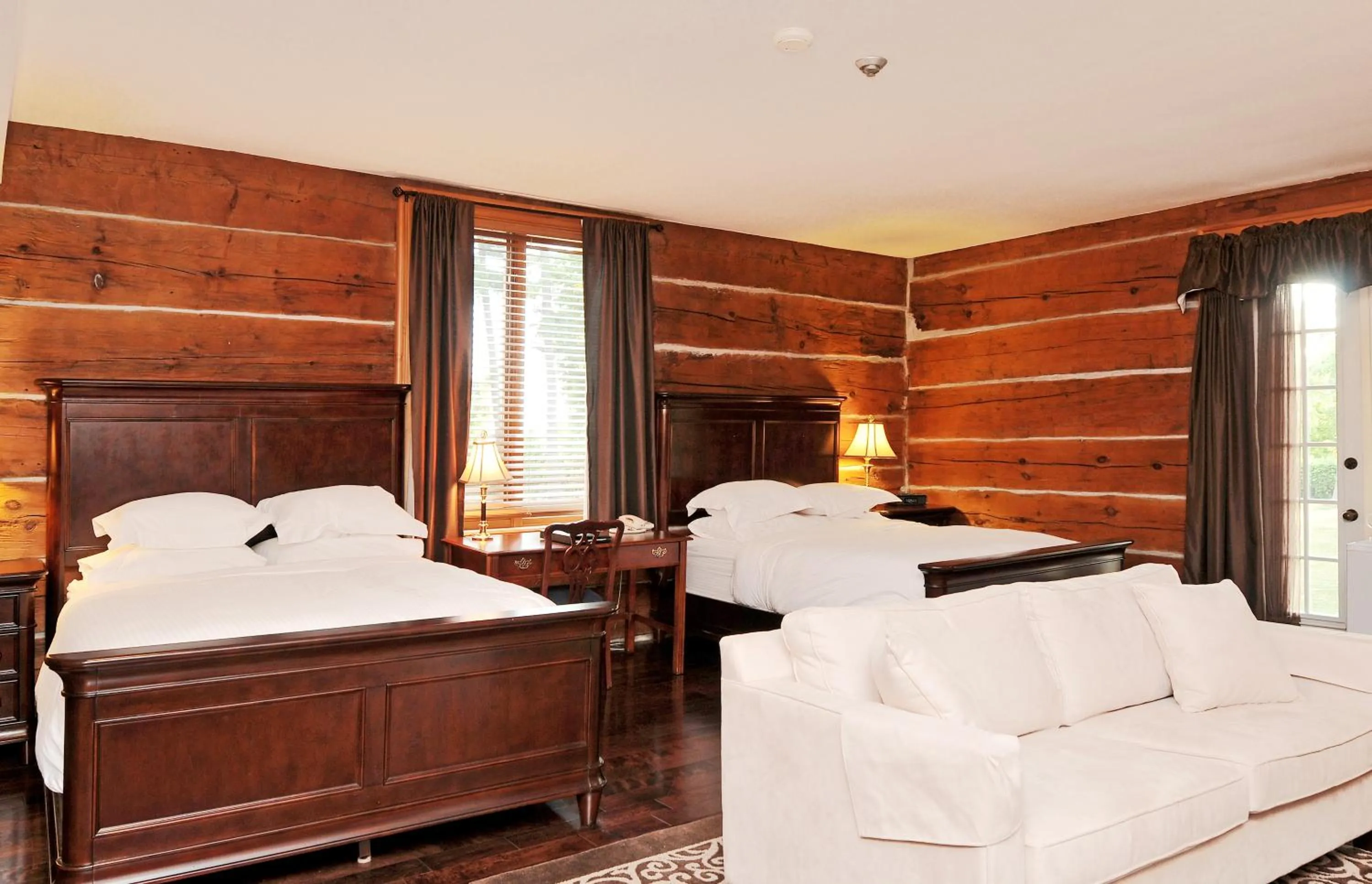 Bedroom, Bed in Eganridge Resort, Golf Club & Spa