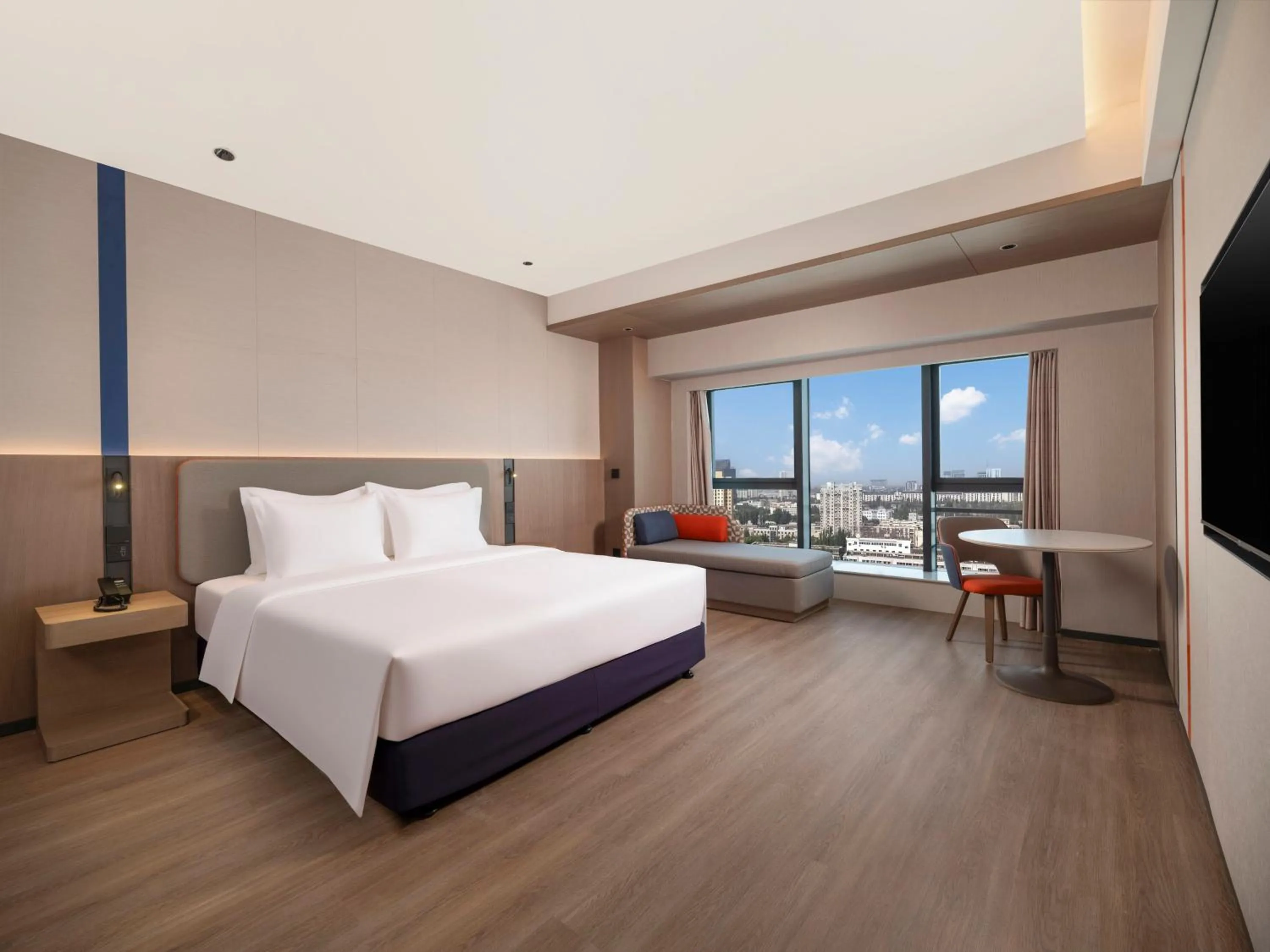 Photo of the whole room, Bed in Holiday Inn Express Aksu by IHG