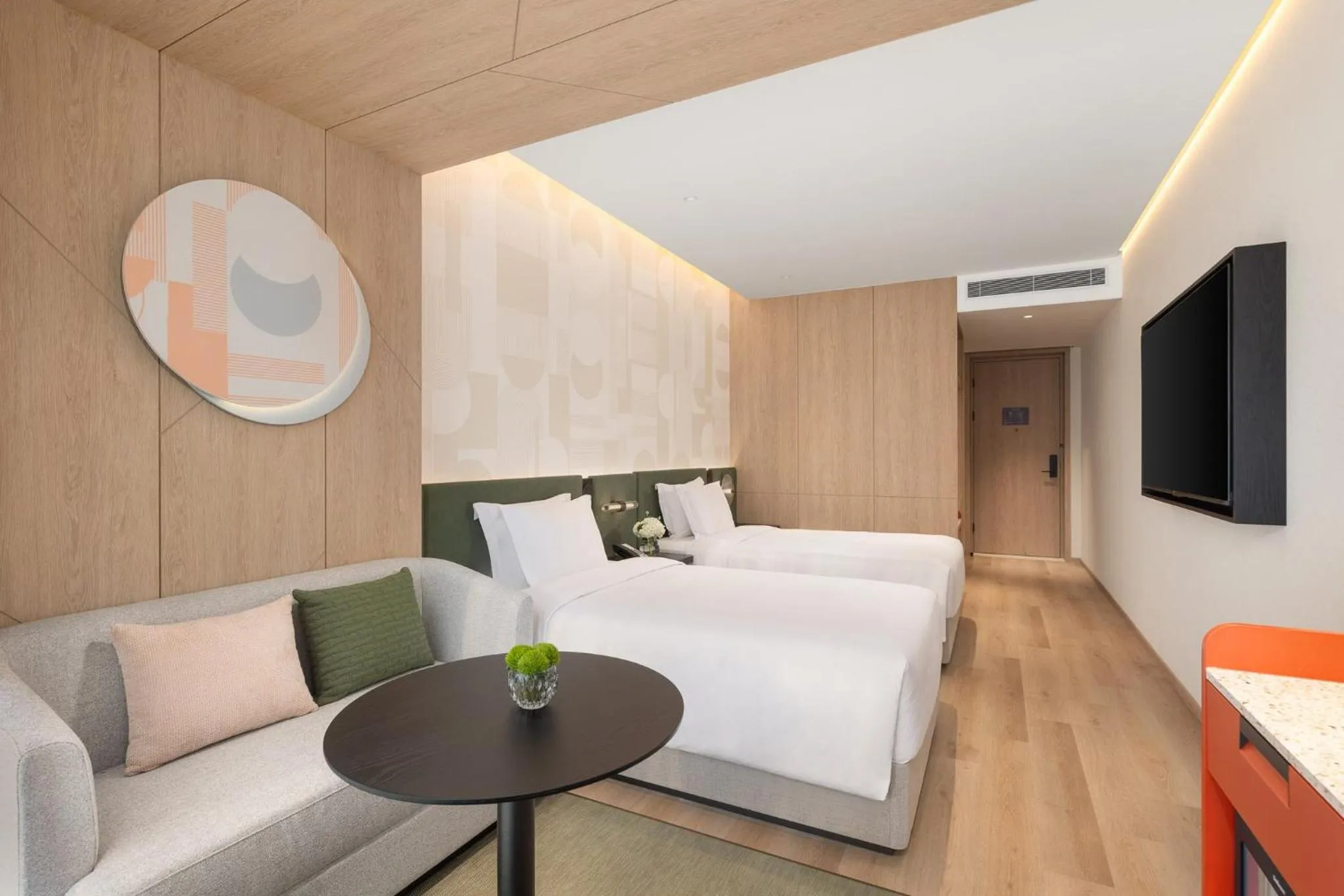 Photo of the whole room, Bed in EVEN Hotel Hangzhou West Lake by IHG