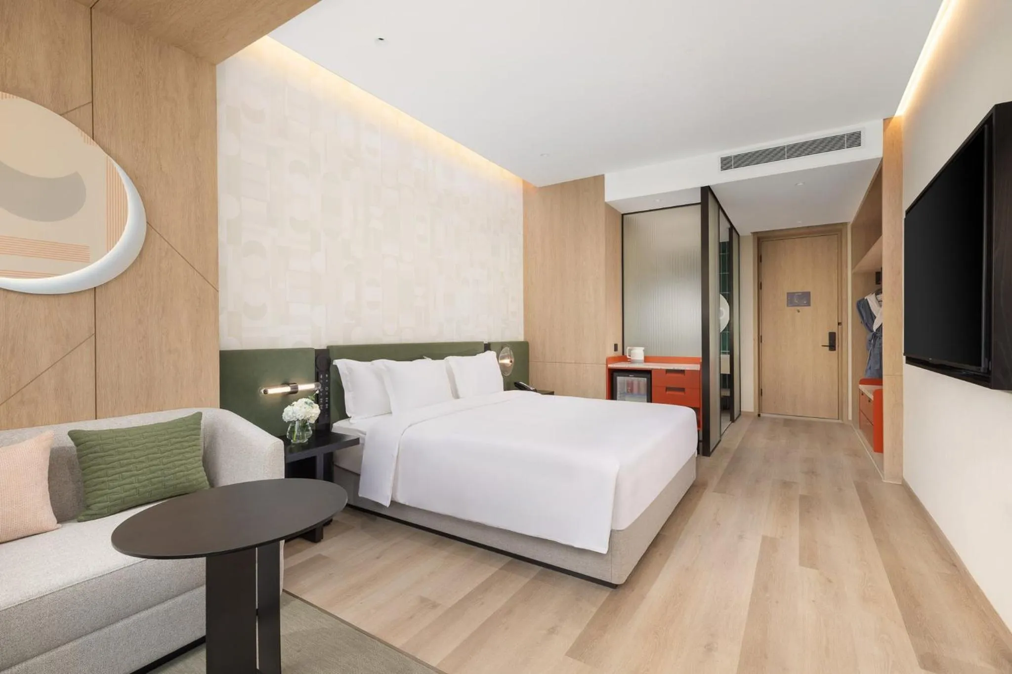 Photo of the whole room, Bed in EVEN Hotel Hangzhou West Lake by IHG