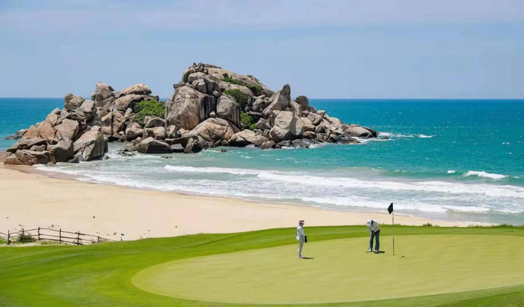 Golfcourse in Holiday Inn Resort Wanning Shenzhou Peninsula by IHG