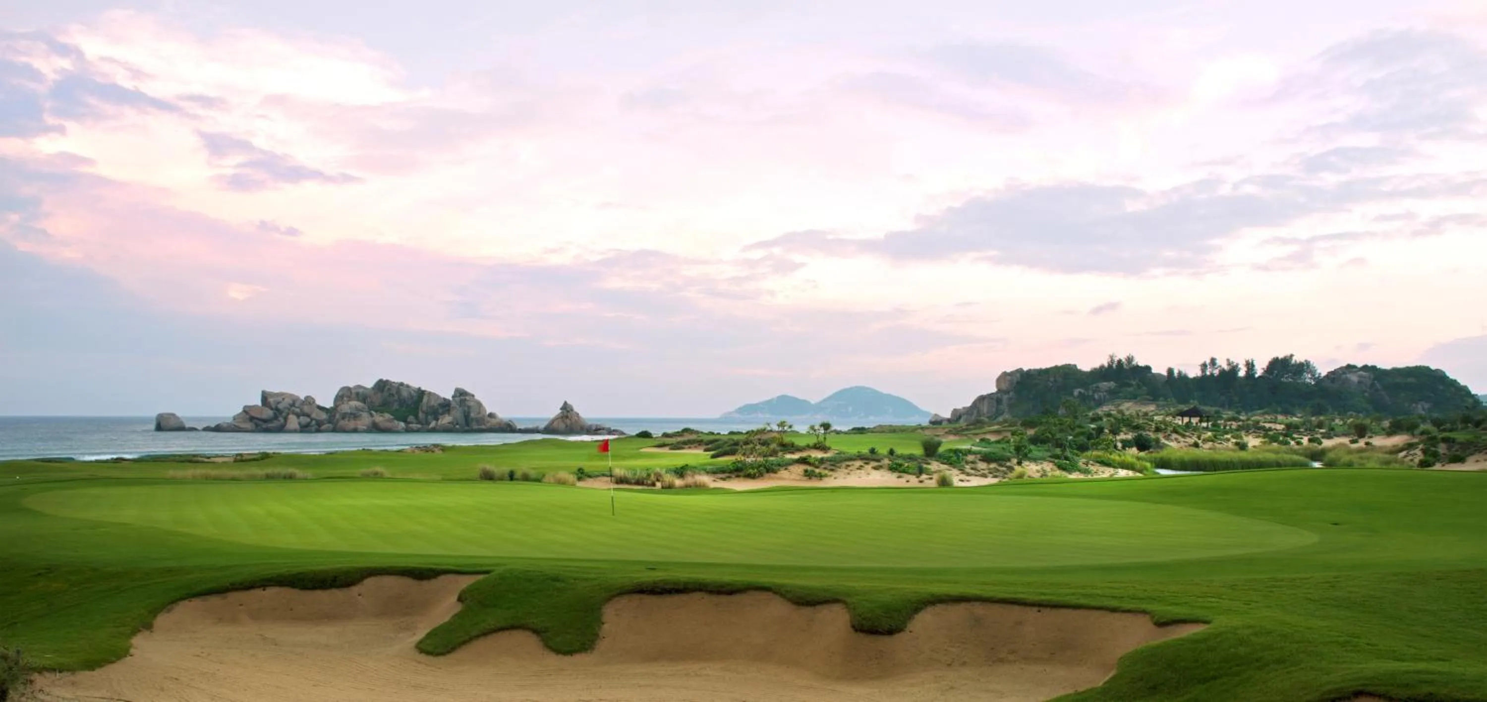Golfcourse in Holiday Inn Resort Wanning Shenzhou Peninsula by IHG