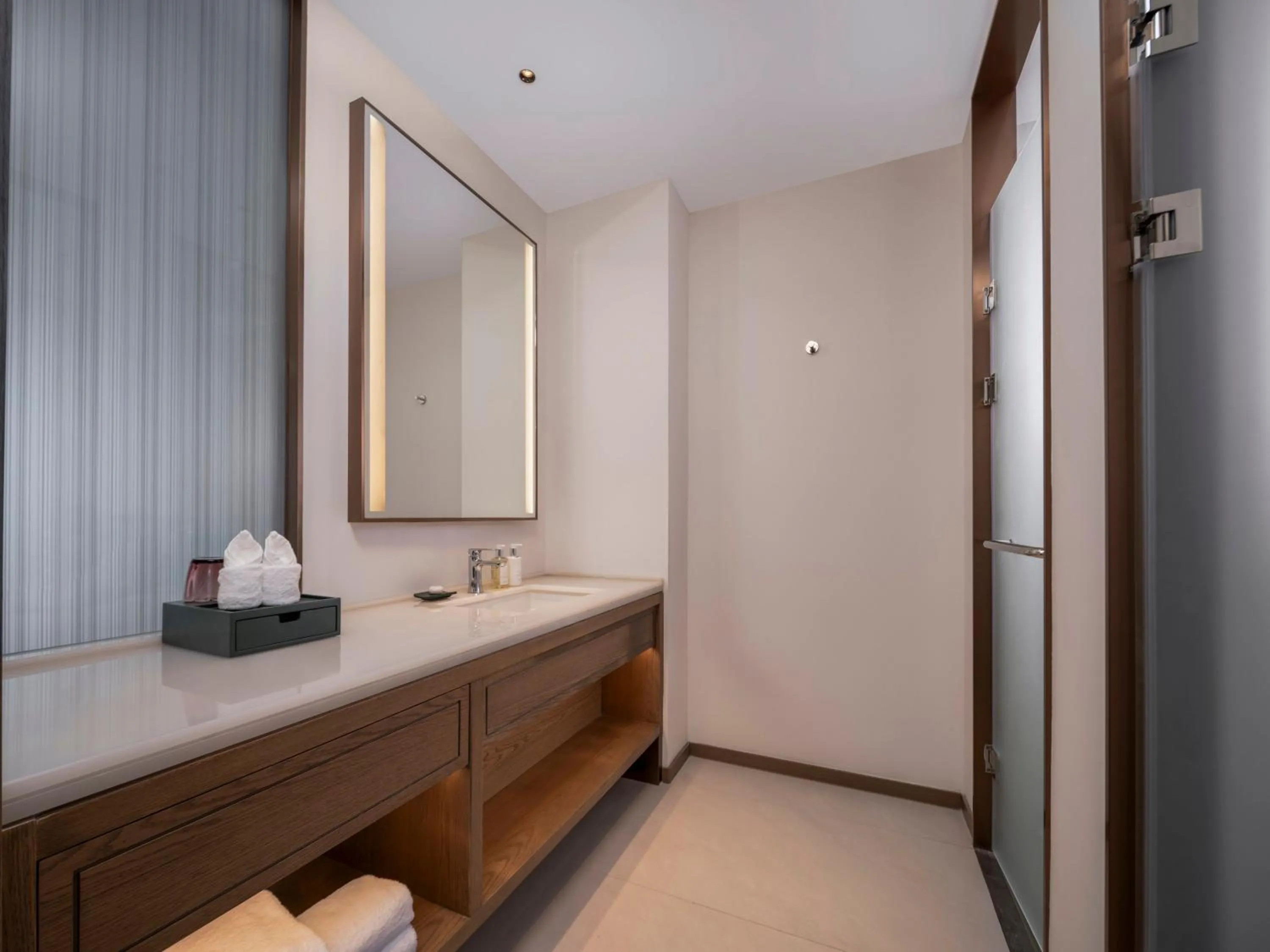 Photo of the whole room, Bed in Holiday Inn Resort Wanning Shenzhou Peninsula by IHG